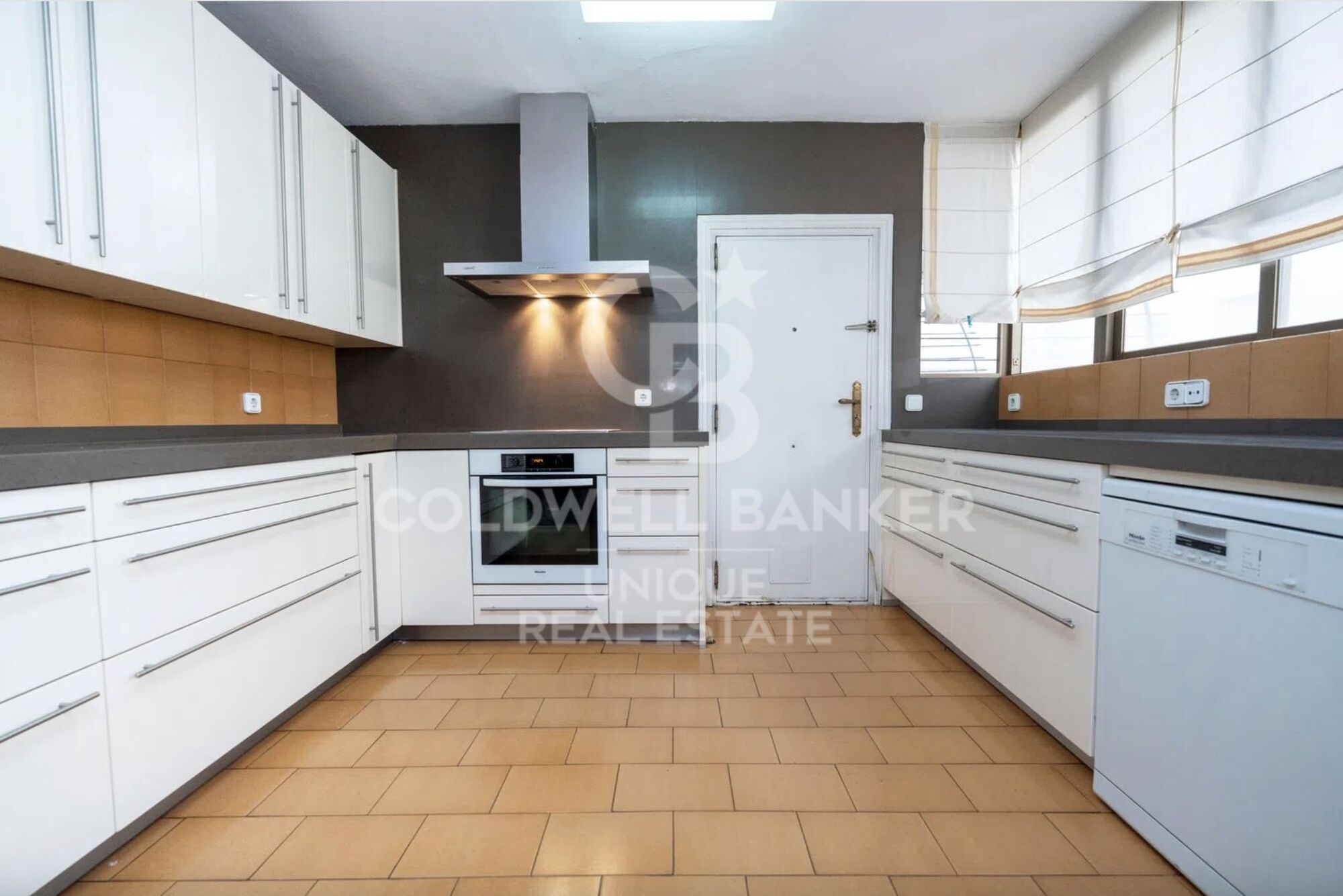 4-Zimmer-Wohnung mit Terrasse zur Renovierung in Almagro, Madrid.