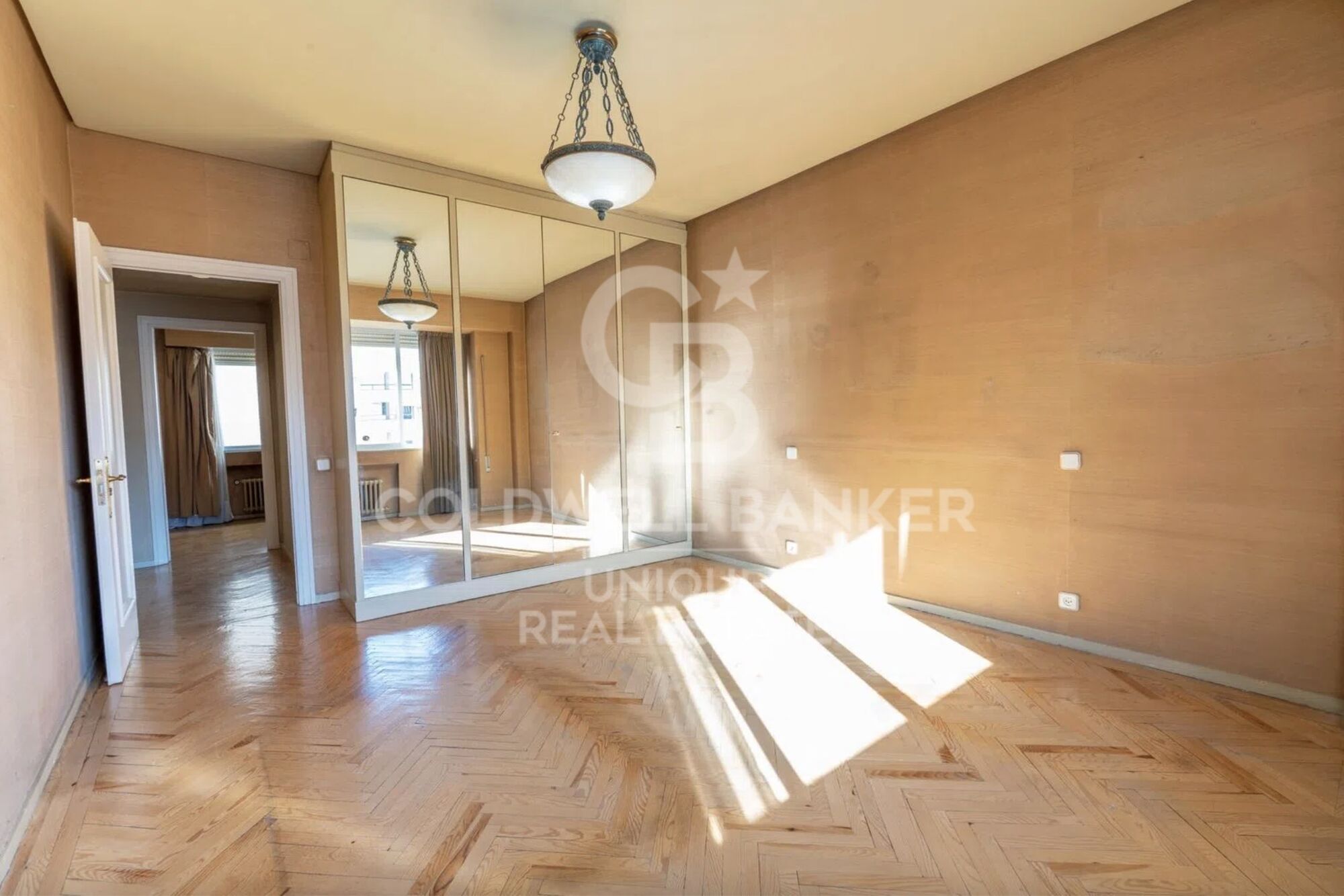 4-Zimmer-Wohnung mit Terrasse zur Renovierung in Almagro, Madrid.