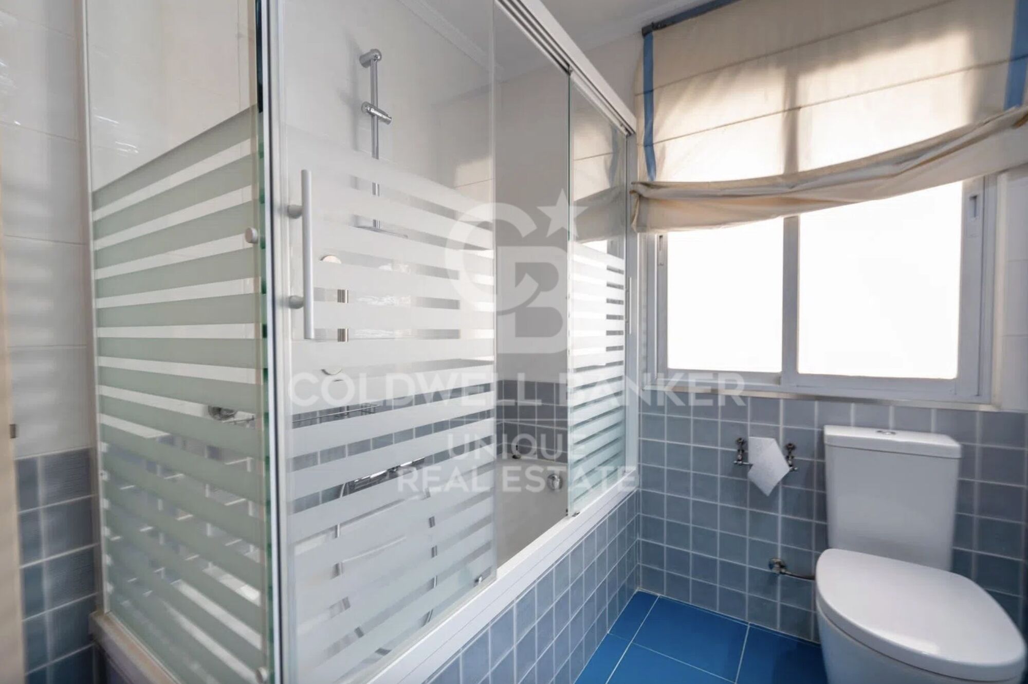 Four-bedroom apartment with terrace for renovation in Almagro, Madrid.