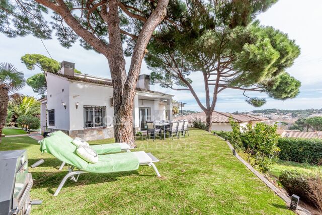 Casa con vistas al mar y potencial de ampliación - 800 m de la Playa de Sant Pol