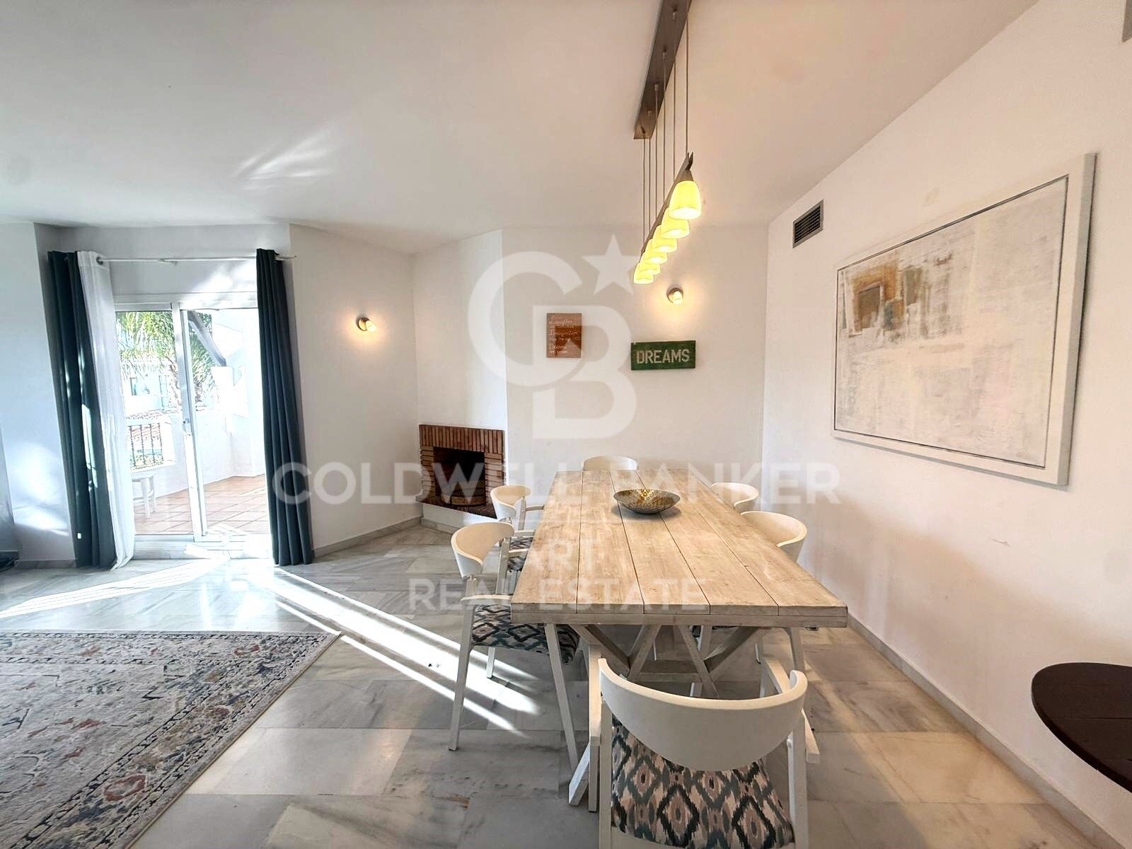 Precioso apartamento de dos dormitorios en alquiler en Los Naranjos- Marbella