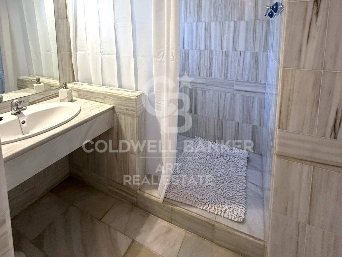 Precioso apartamento de dos dormitorios en alquiler en Los Naranjos- Marbella