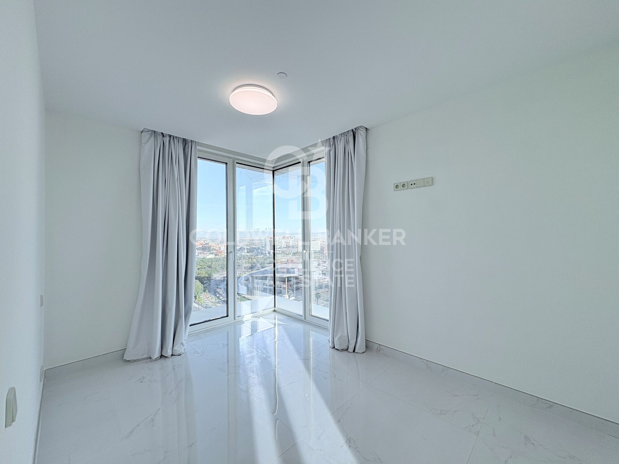 Exclusivo piso en alquiler en Cortes Valencianas