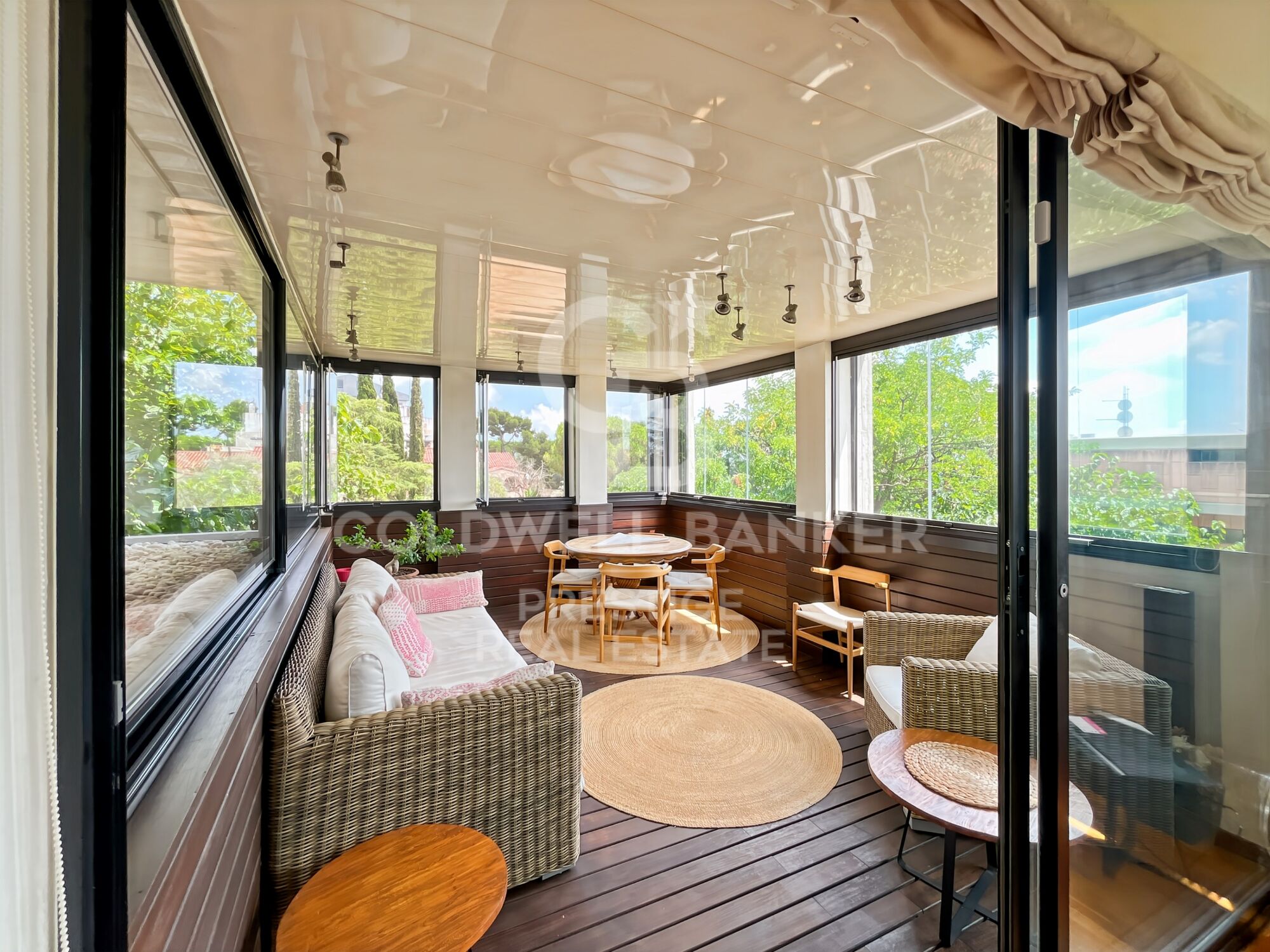 Appartement à vendre à Finestrelles avec 2 places de parking et piscine communautaire