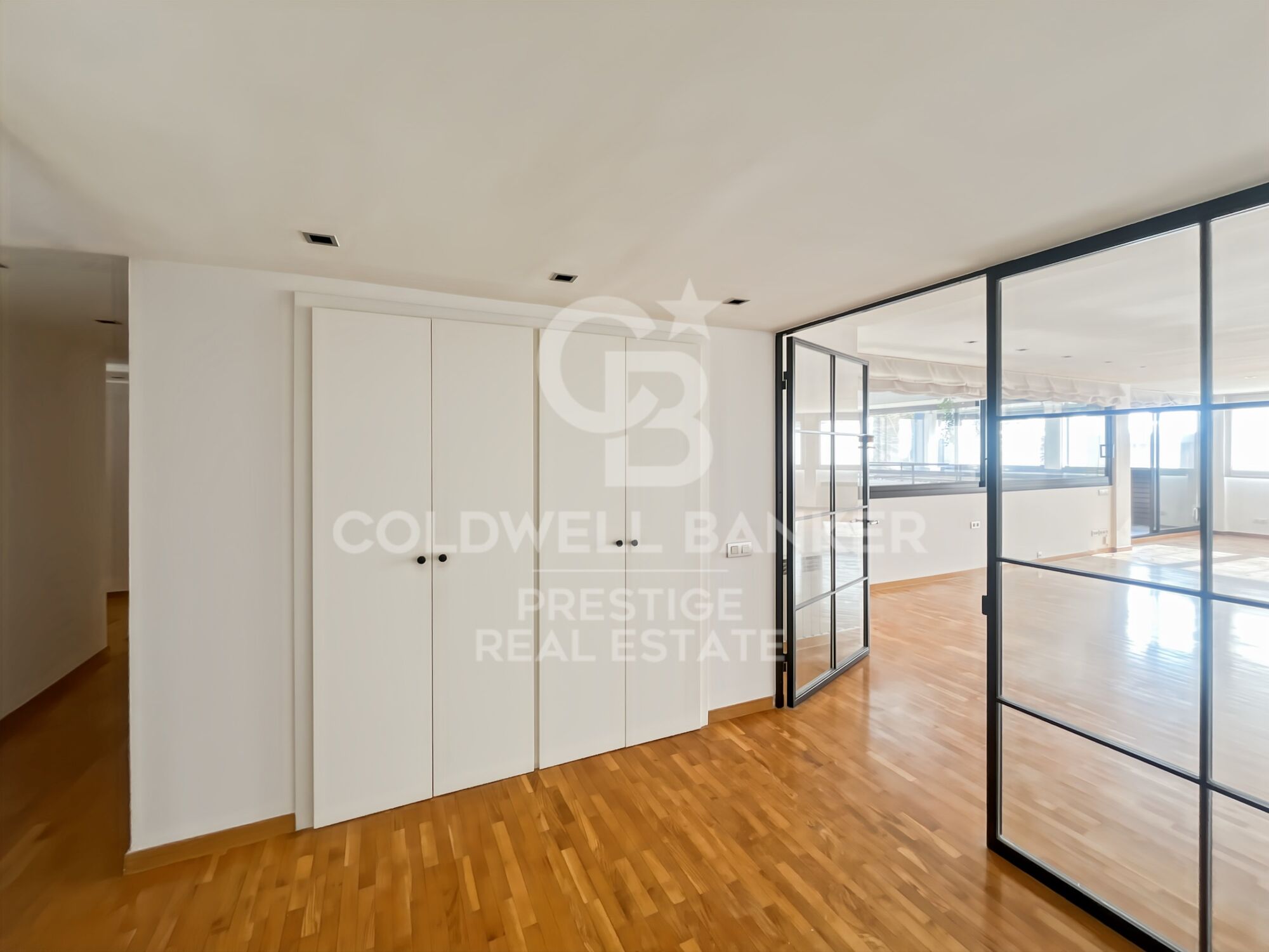 Piso en venta en Finestrelles con 2 plazas de parking y piscina comunitaria