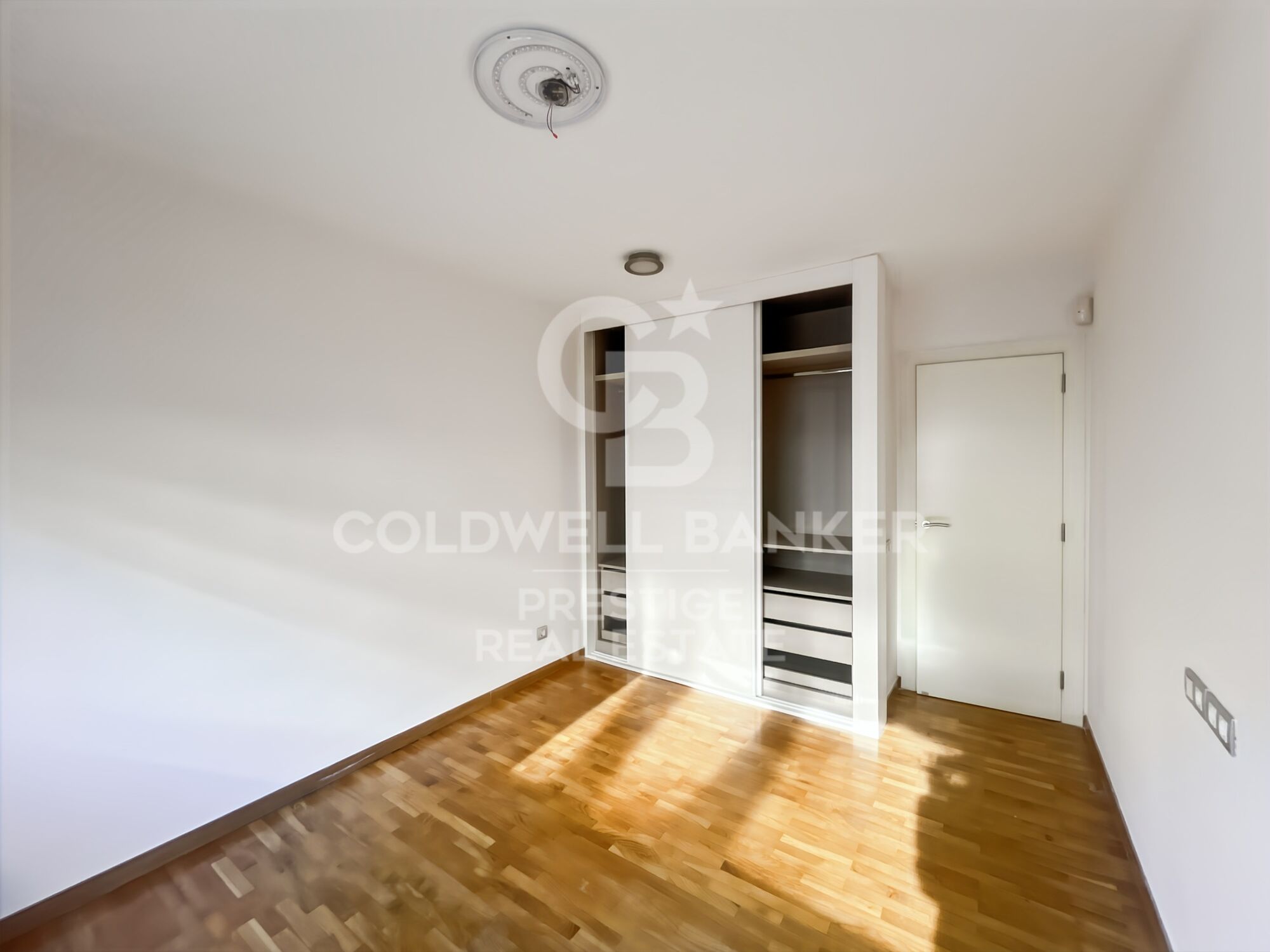 Piso en venta en Finestrelles con 2 plazas de parking y piscina comunitaria