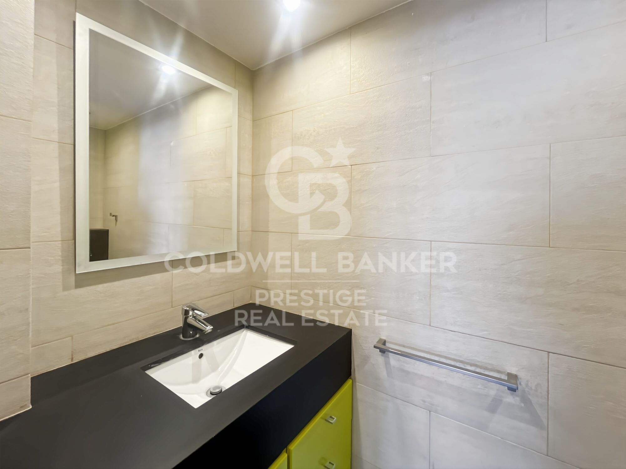 Apartment for sale in Finestrelles with 2 parking spaces and communal pool