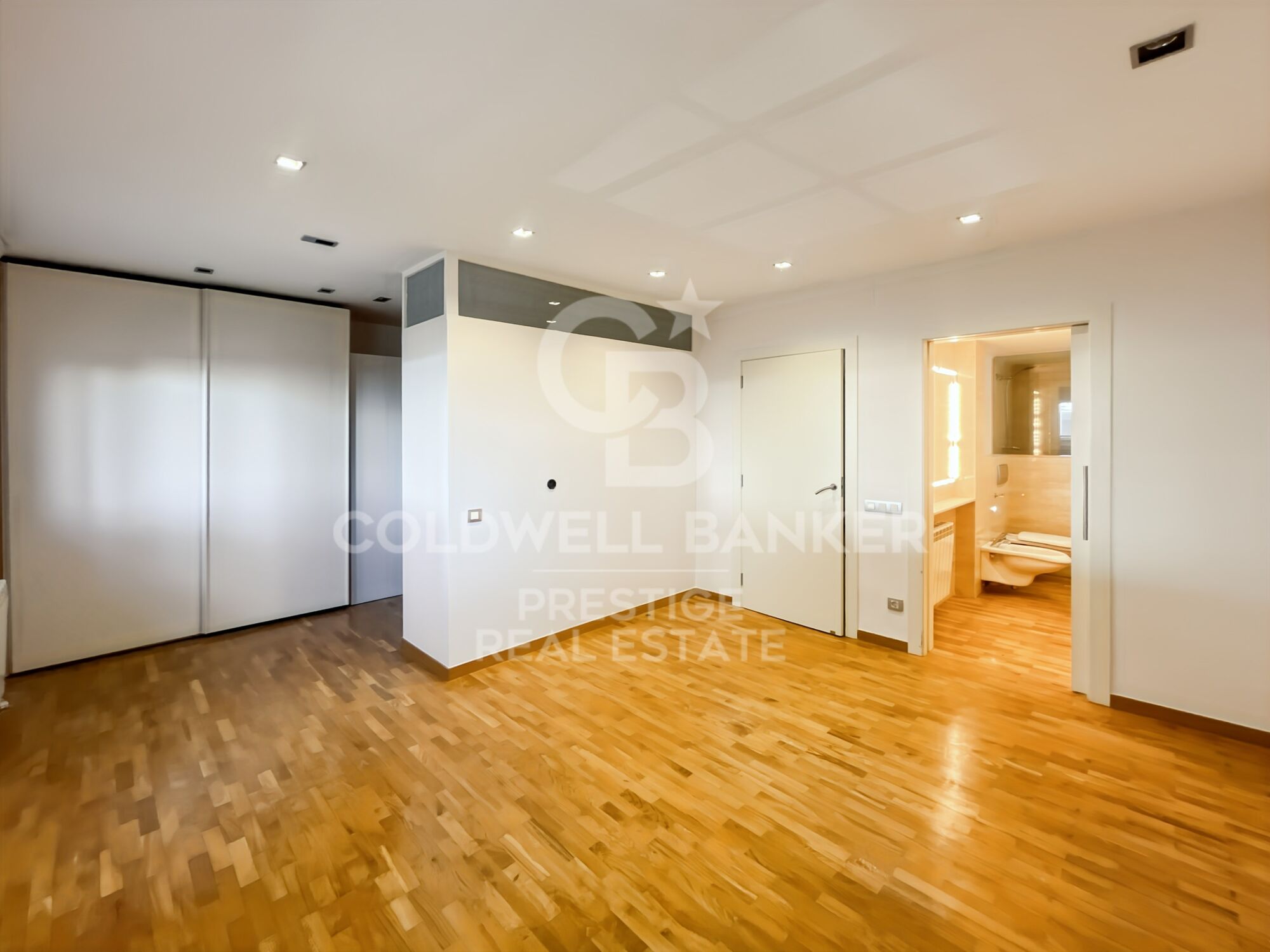 Apartment for sale in Finestrelles with 2 parking spaces and communal pool