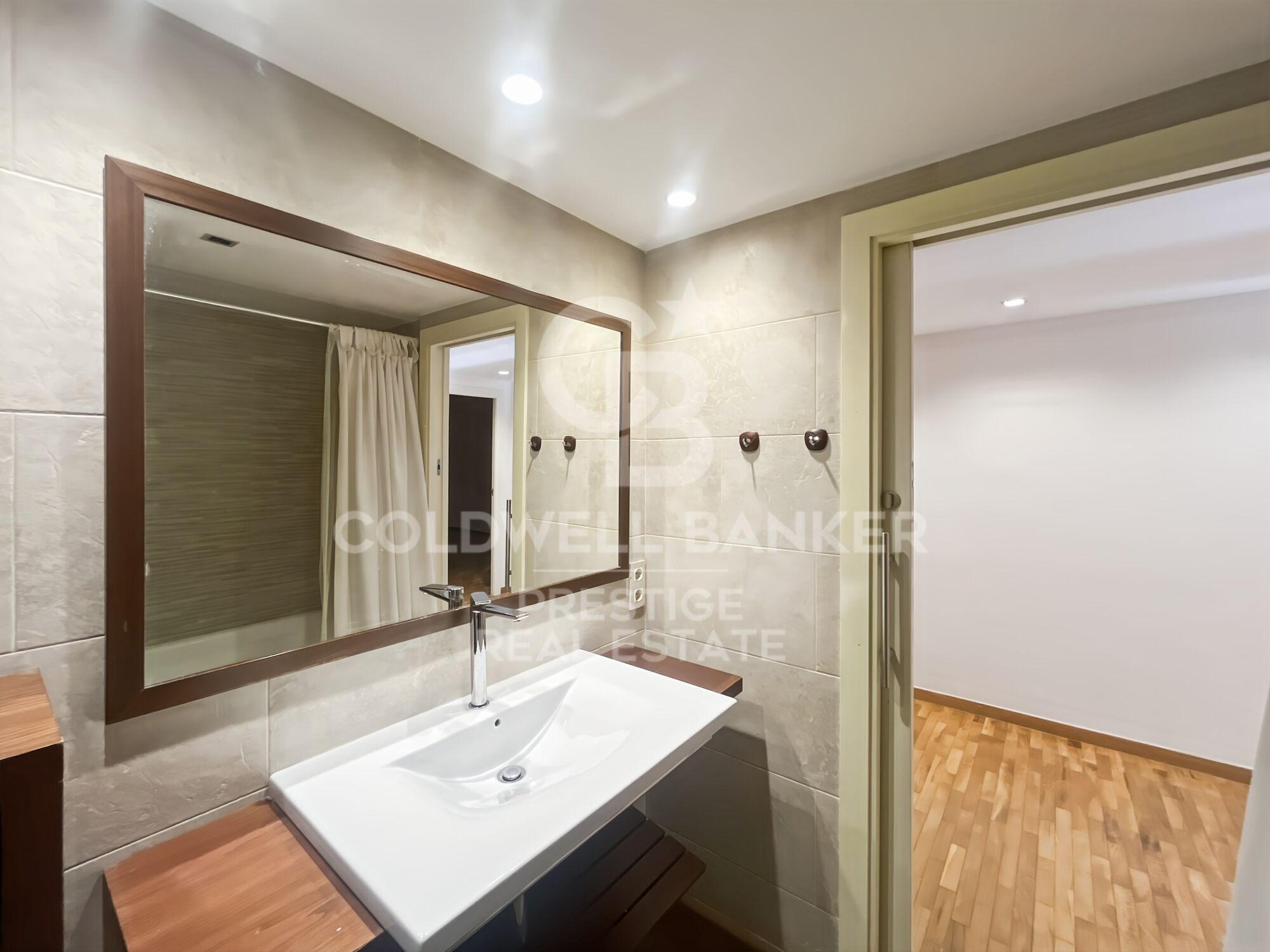 Apartment for sale in Finestrelles with 2 parking spaces and communal pool