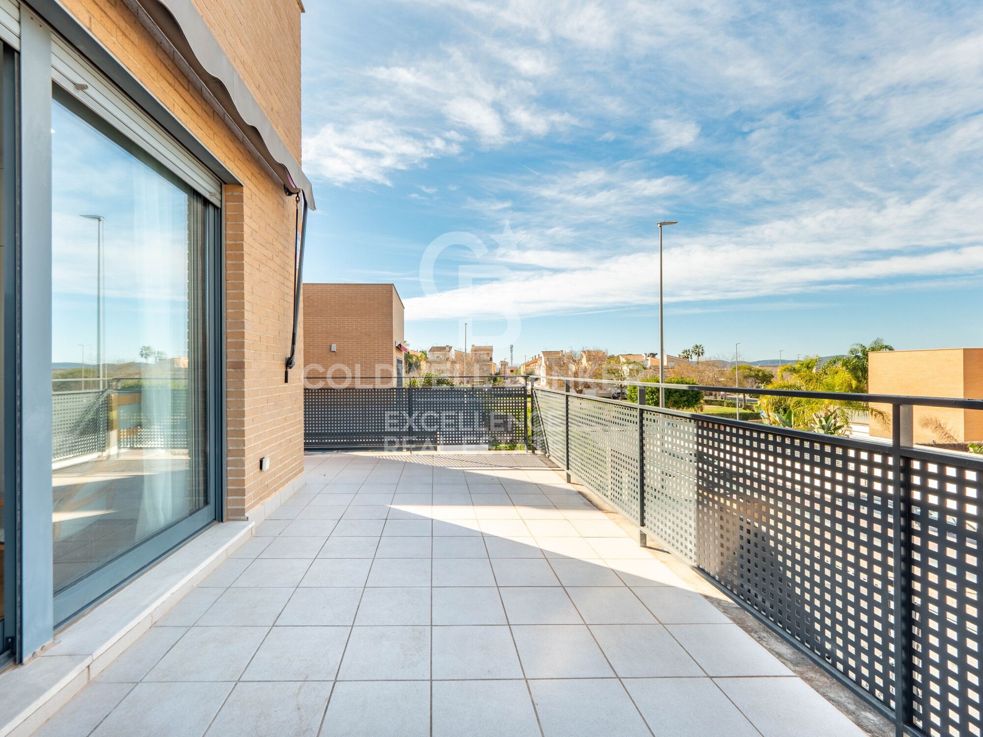 Amplio y moderno chalet pareado de 200 m2 en La Pobla de Vallbona