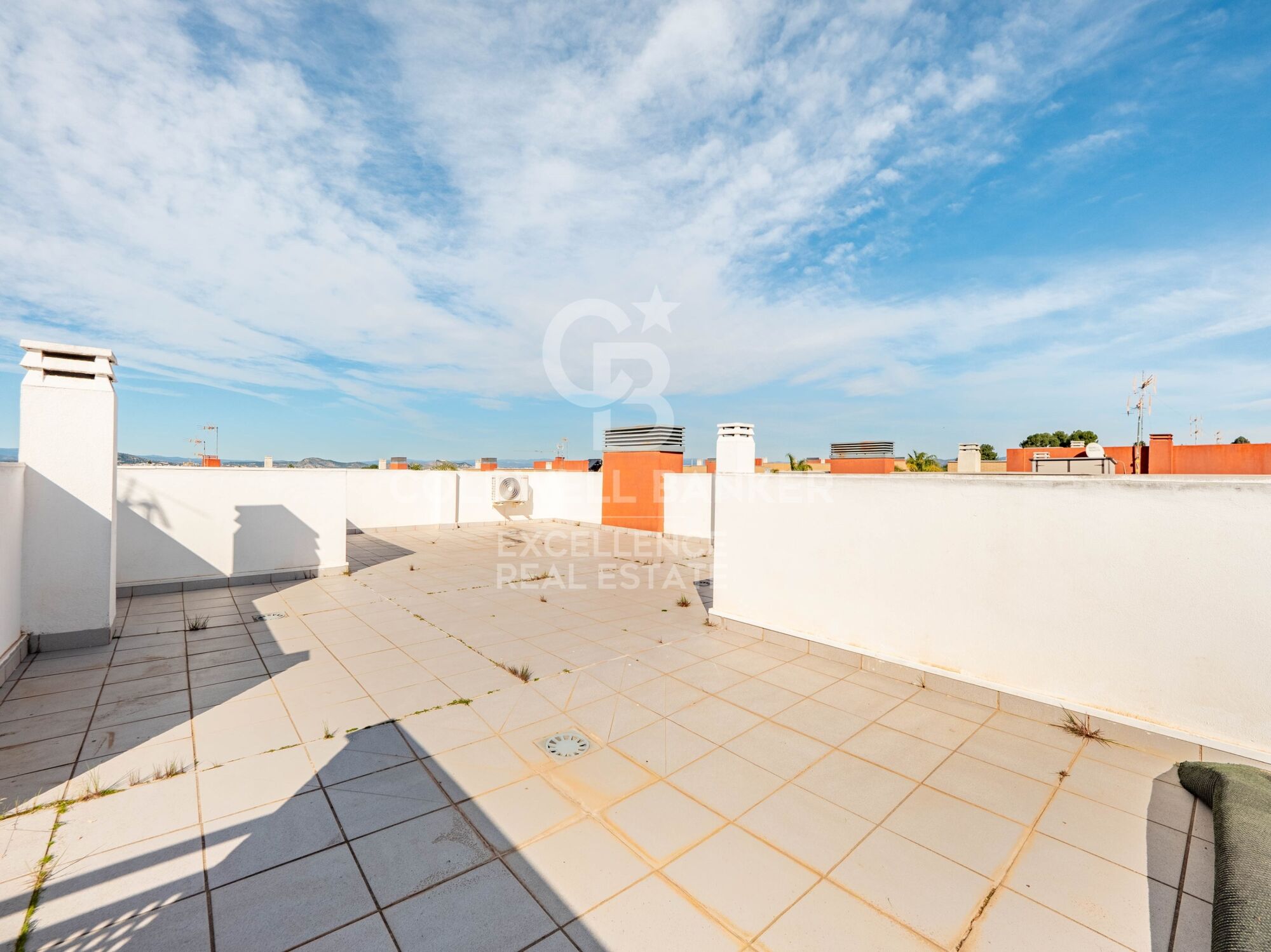 Amplio y moderno chalet pareado de 200 m2 en La Pobla de Vallbona