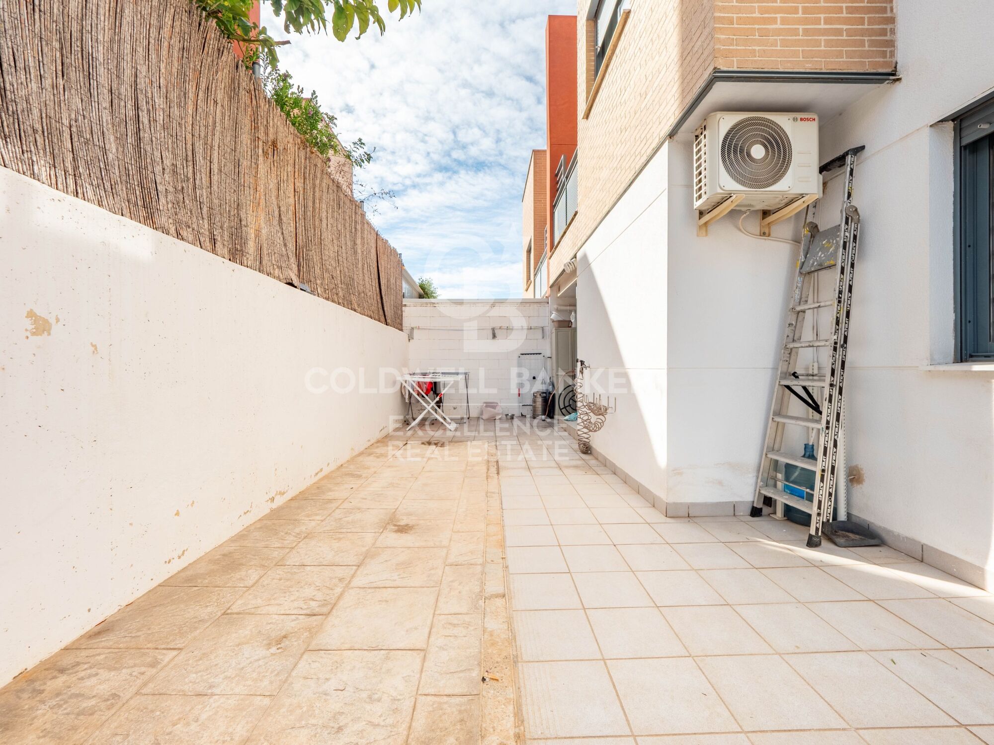 Amplio y moderno chalet pareado de 200 m2 en La Pobla de Vallbona