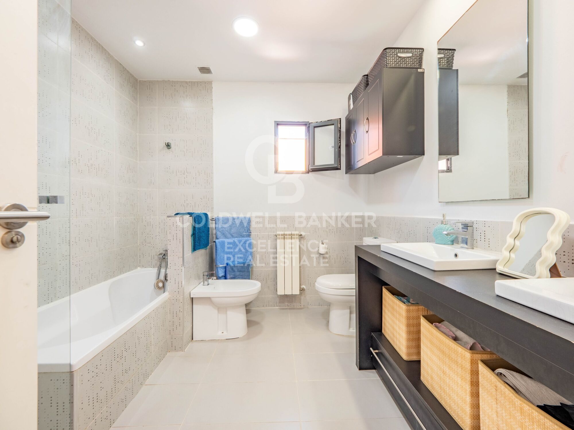 Amplio y moderno chalet pareado de 200 m2 en La Pobla de Vallbona