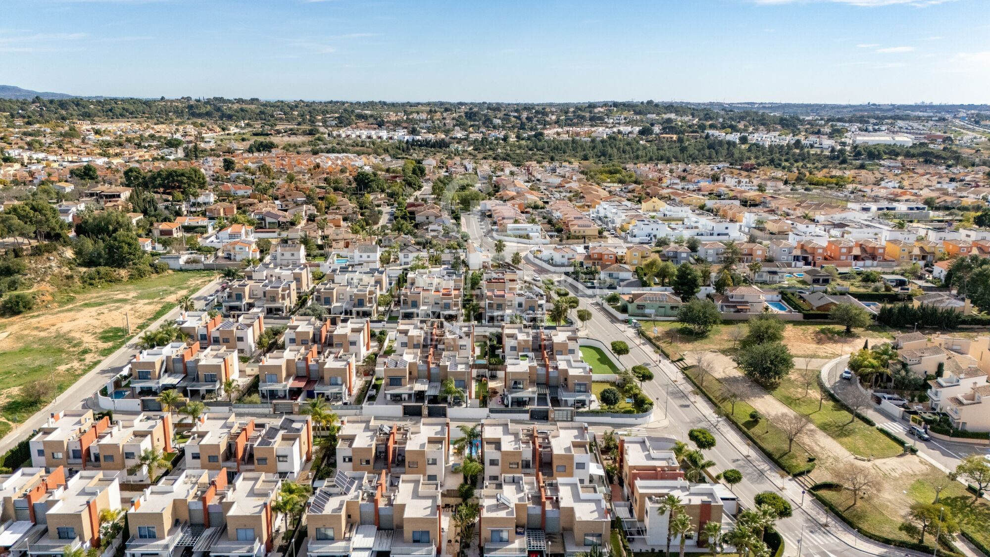 Amplio y moderno chalet pareado de 200 m2 en La Pobla de Vallbona