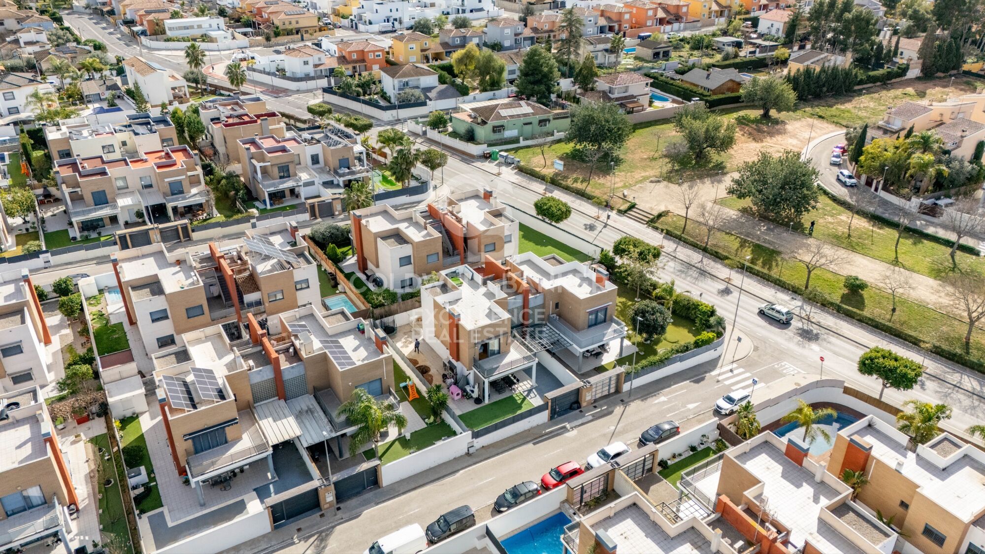 Amplio y moderno chalet pareado de 200 m2 en La Pobla de Vallbona