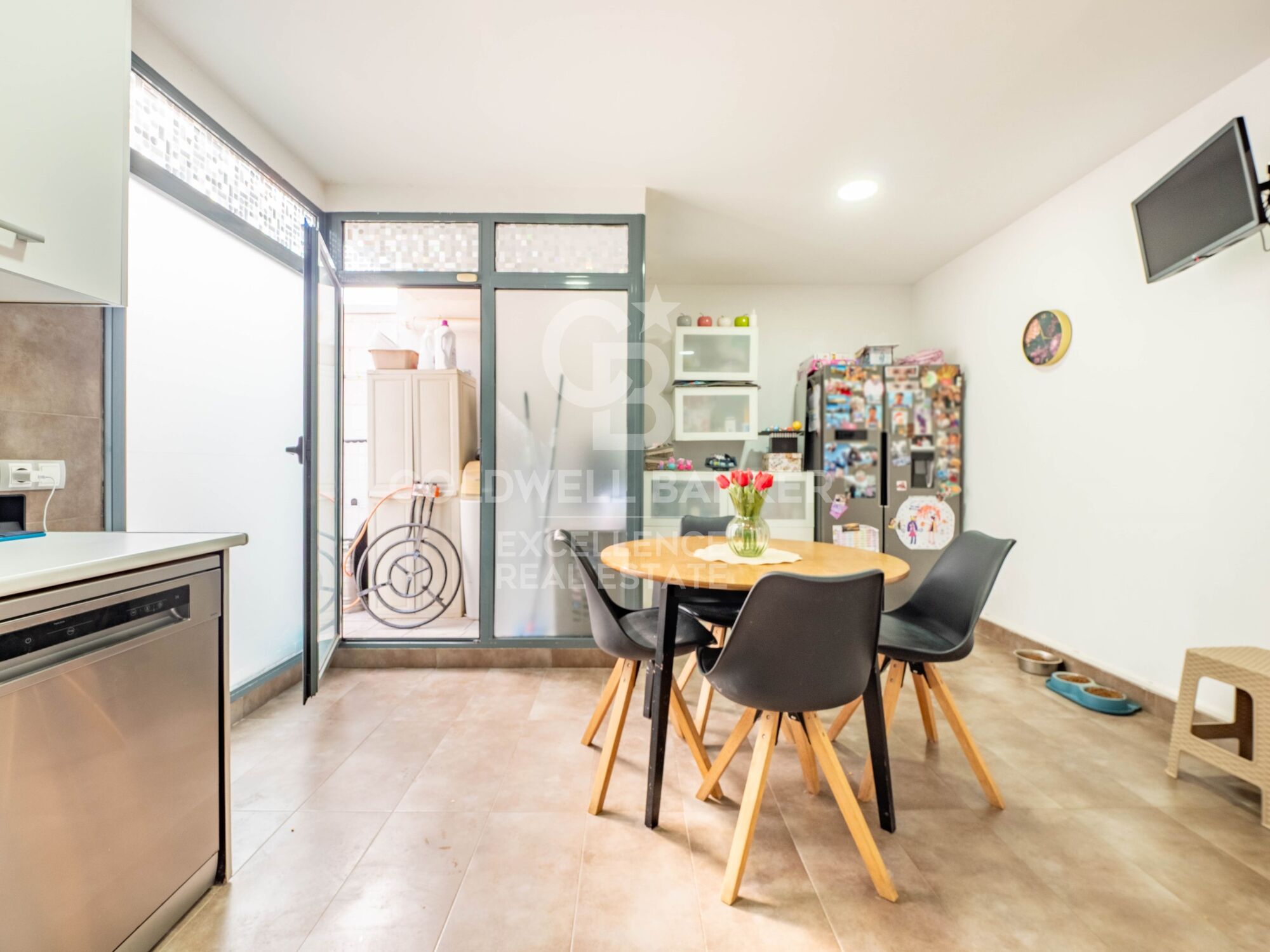 Amplio y moderno chalet pareado de 200 m2 en La Pobla de Vallbona