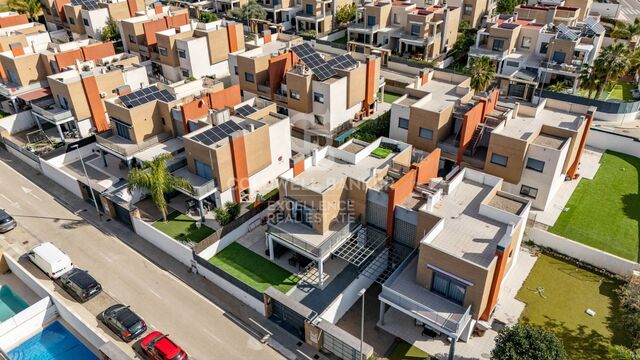 Amplio y moderno chalet pareado de 200 m2 en La Pobla de Vallbona