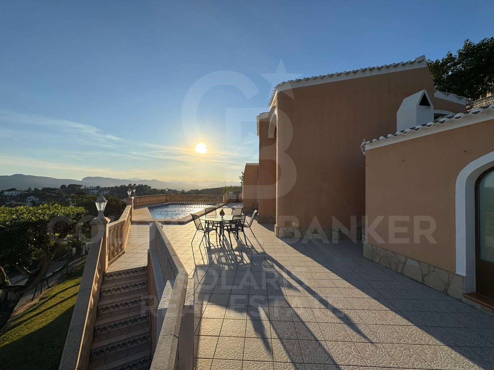 Südlich ausgerichte, mediterrane Villa mit offenem Blick in Jávea / Xàbia