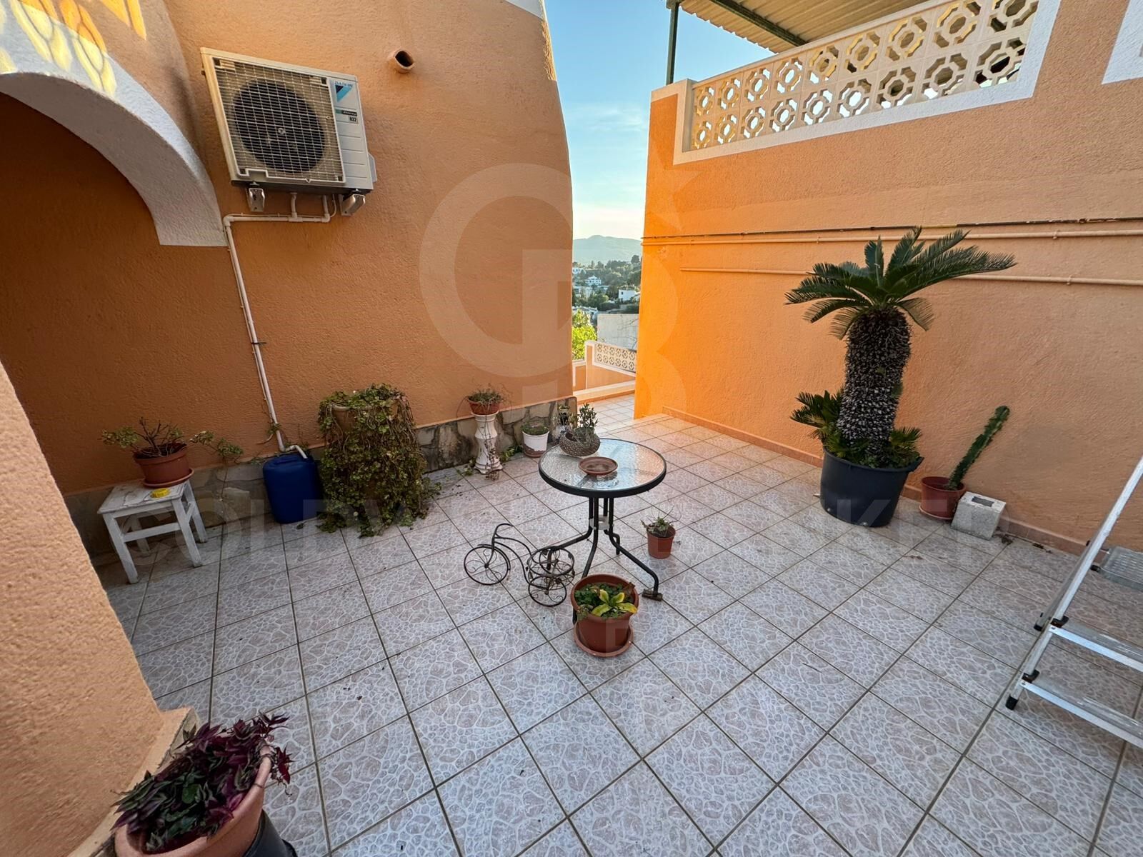 Südlich ausgerichte, mediterrane Villa mit offenem Blick in Jávea / Xàbia