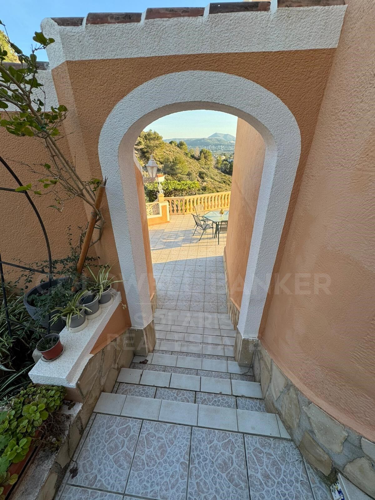 Südlich ausgerichte, mediterrane Villa mit offenem Blick in Jávea / Xàbia
