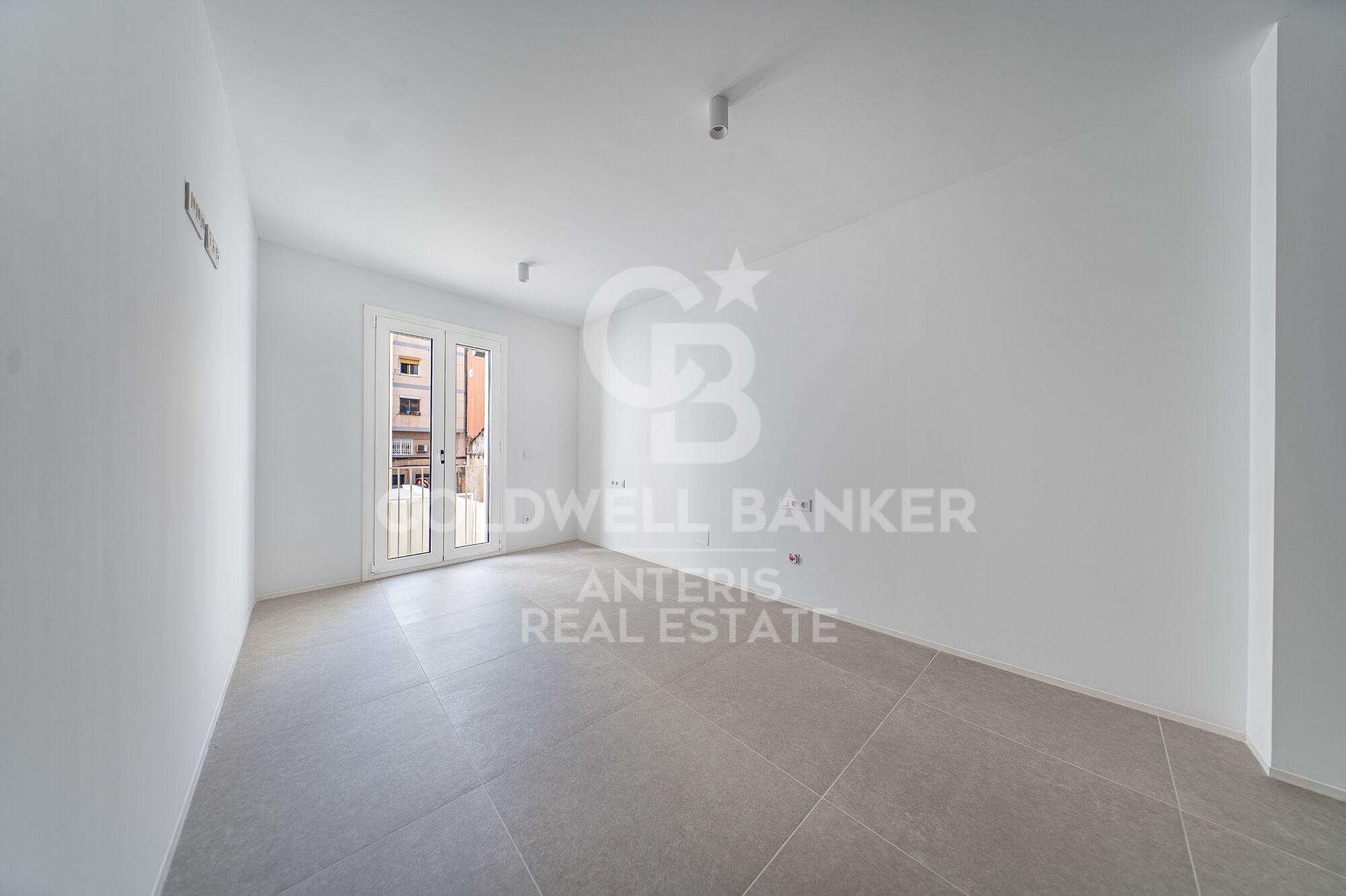 Duplex with Private Patio and Rooftop Community Pool by Camp Nou