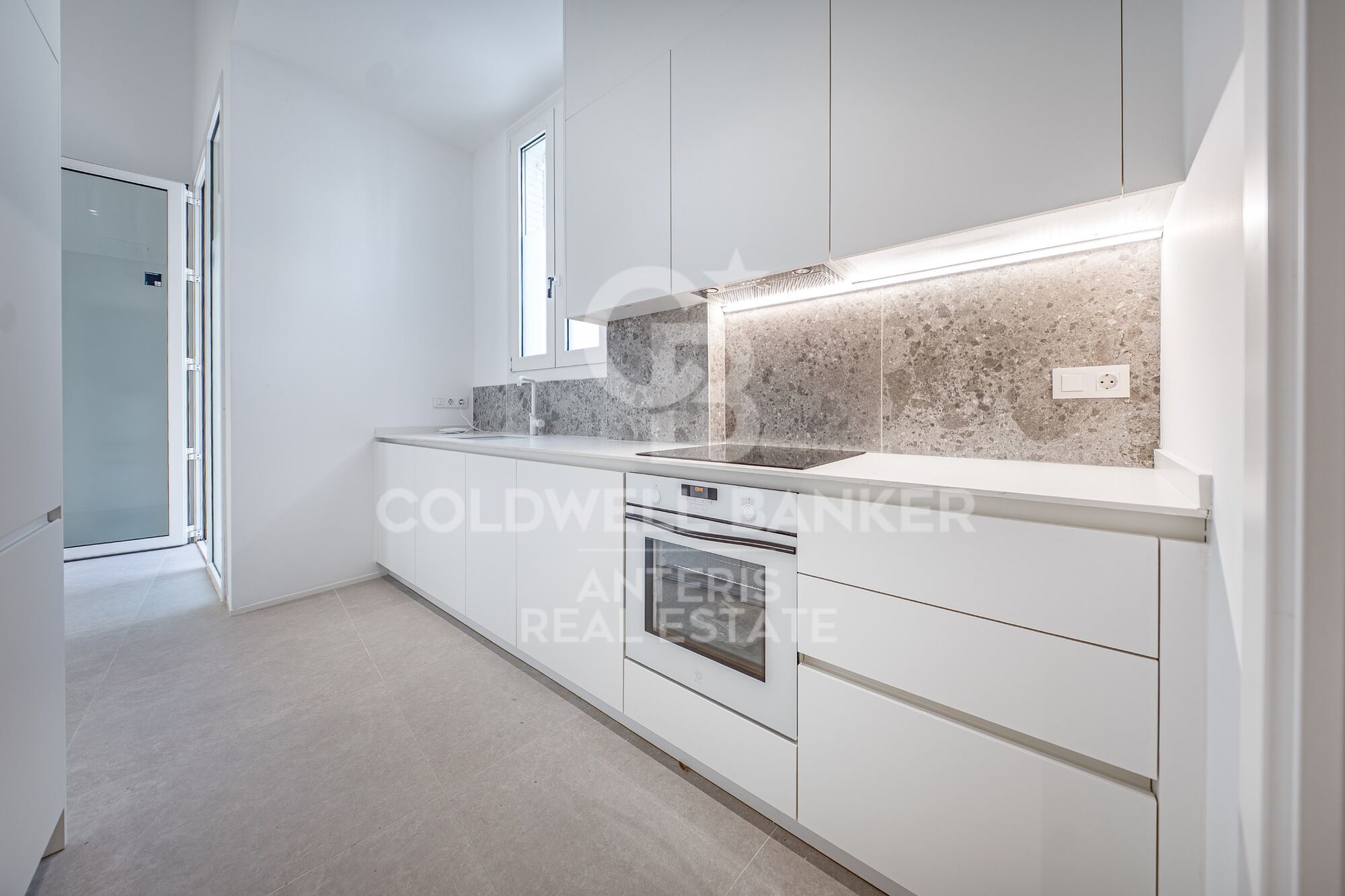 Duplex with Private Patio and Rooftop Community Pool by Camp Nou