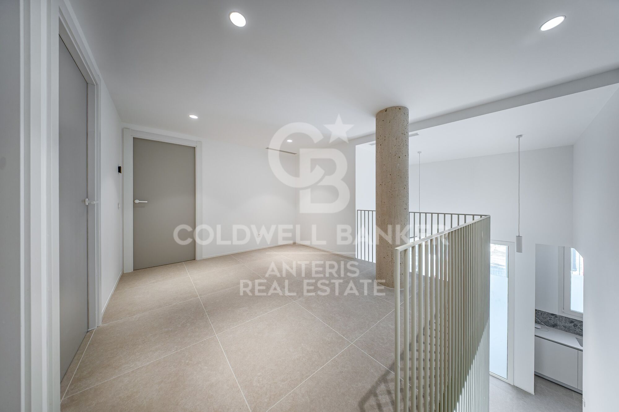 Duplex with Private Patio and Rooftop Community Pool by Camp Nou