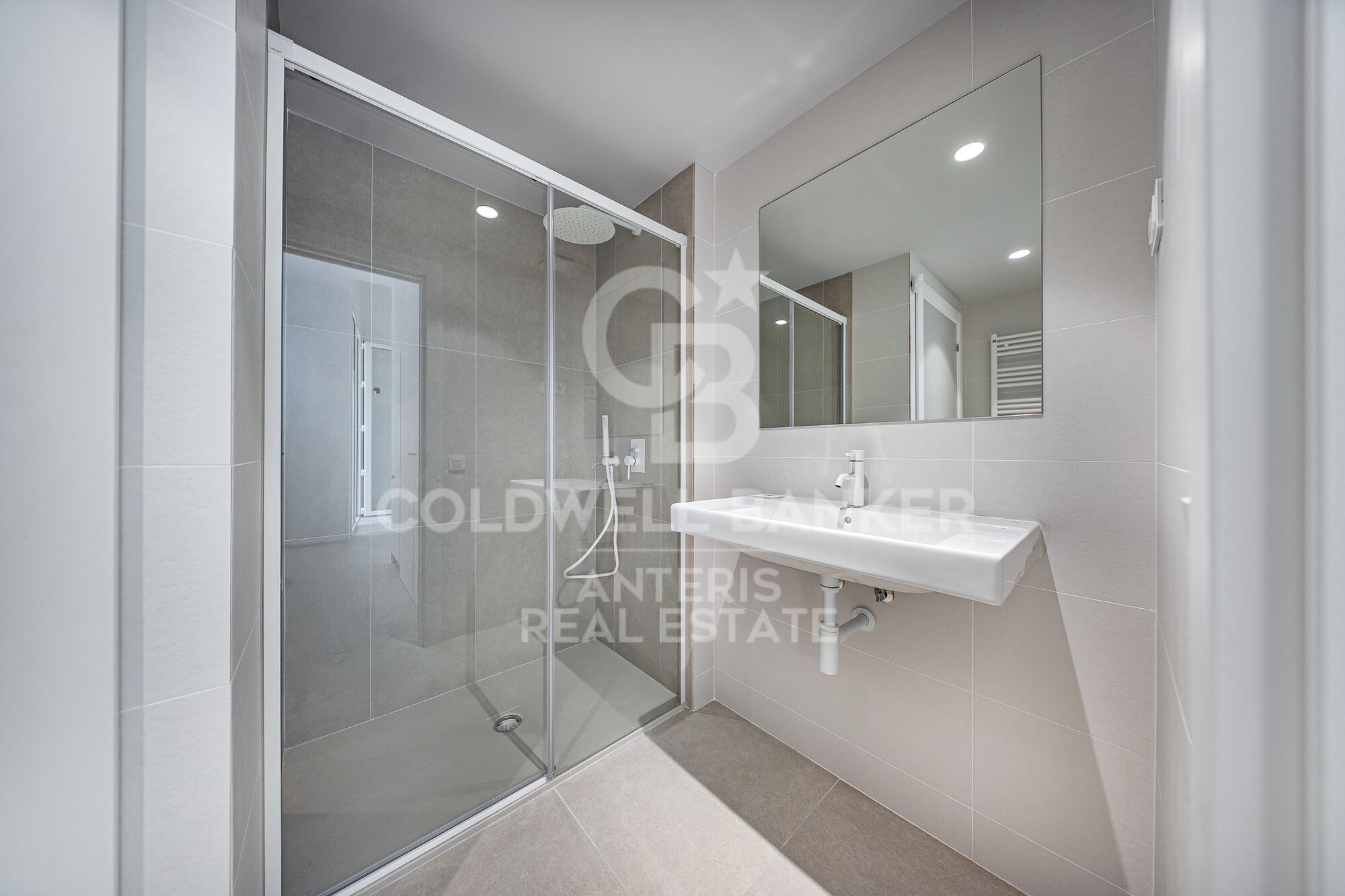 Duplex with Private Patio and Rooftop Community Pool by Camp Nou