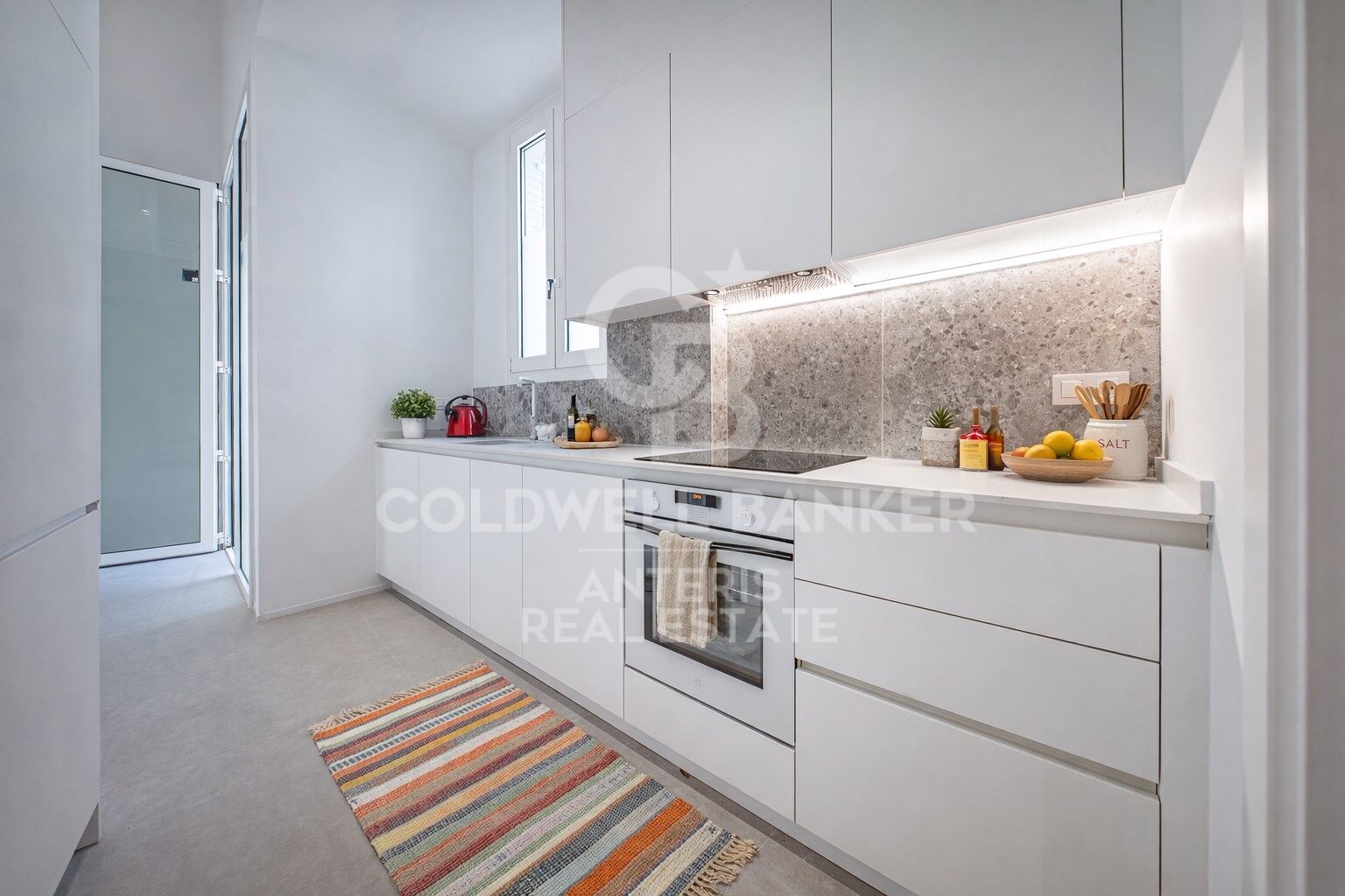 Duplex with Private Patio and Rooftop Community Pool by Camp Nou