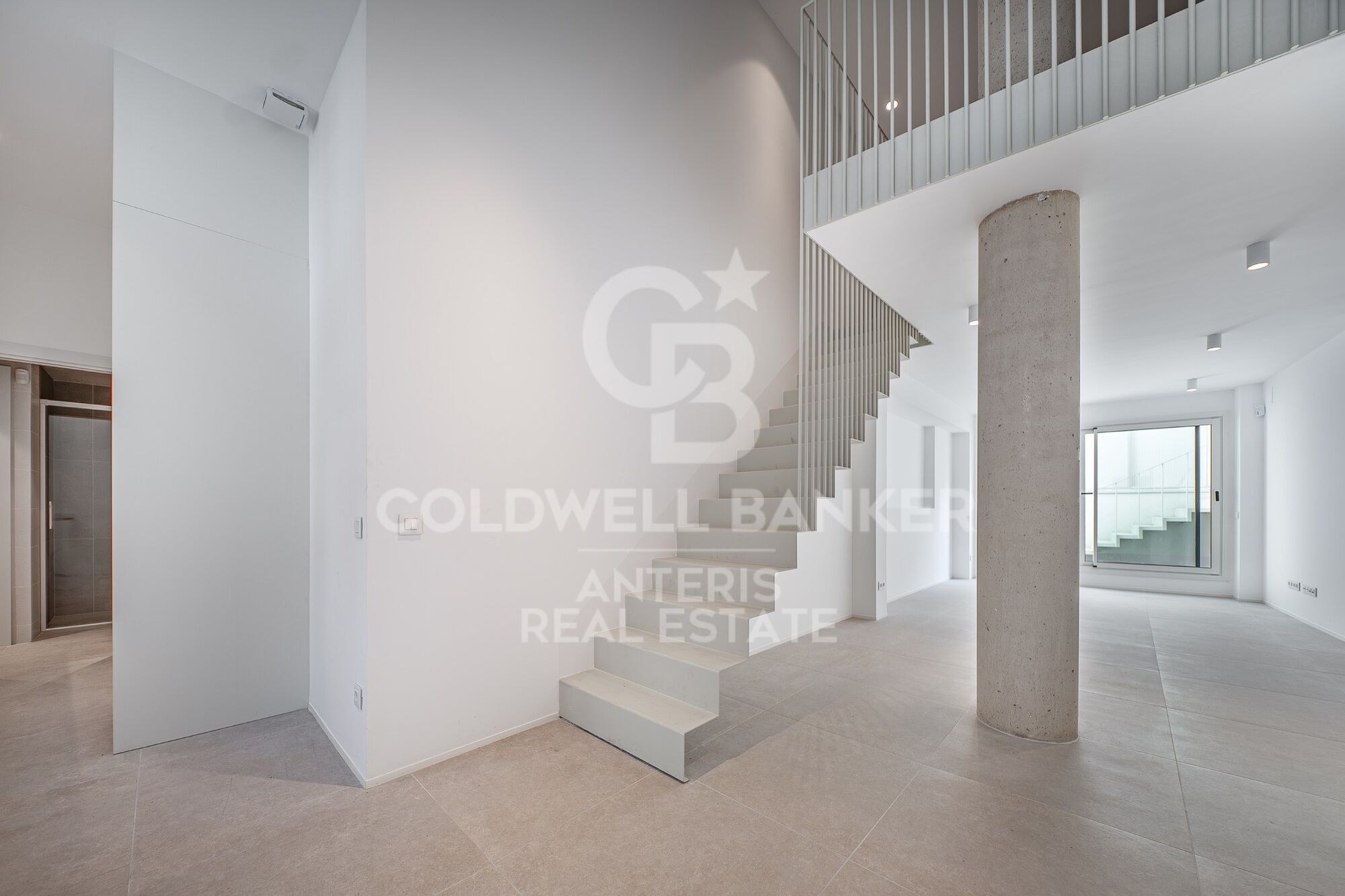 Duplex with Private Patio and Rooftop Community Pool by Camp Nou