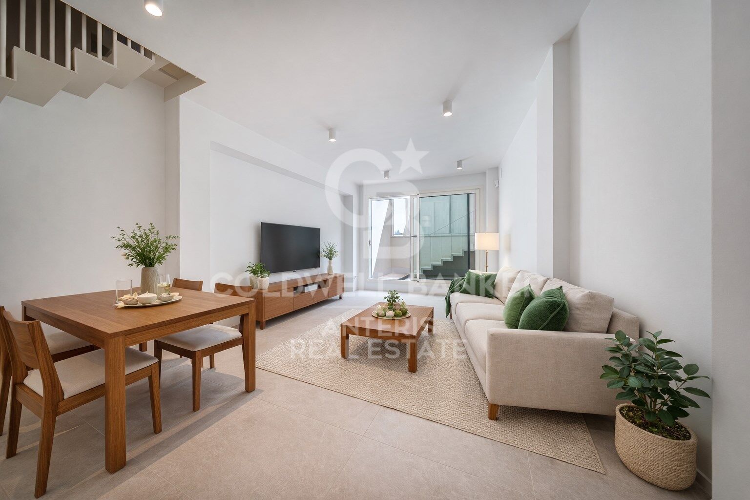 Duplex with Private Patio and Rooftop Community Pool by Camp Nou