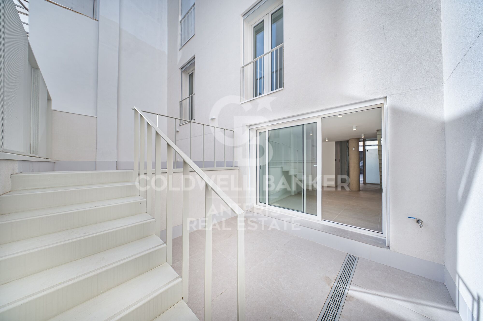 Duplex with Private Patio and Rooftop Community Pool by Camp Nou