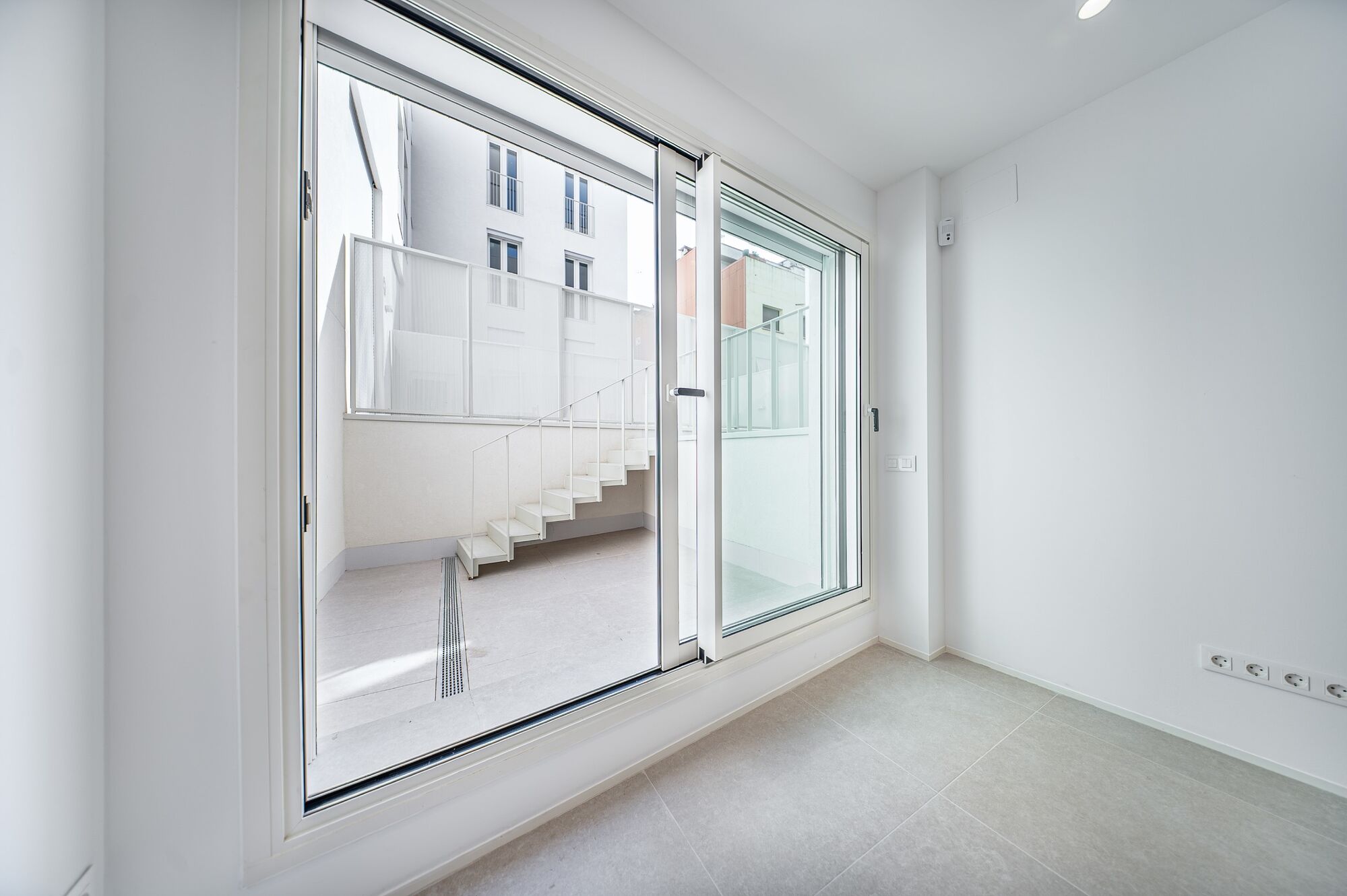 Duplex with Private Patio and Rooftop Community Pool by Camp Nou