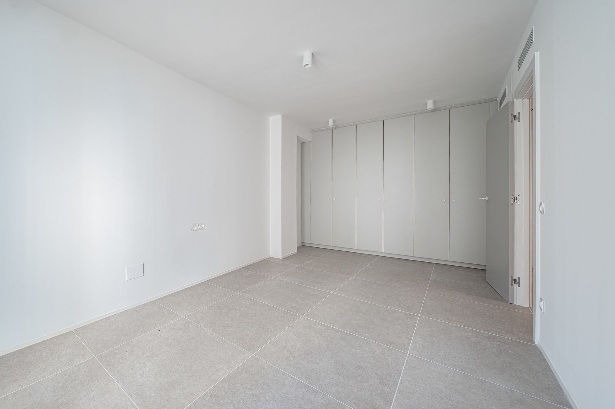 Duplex with Private Patio and Rooftop Community Pool by Camp Nou