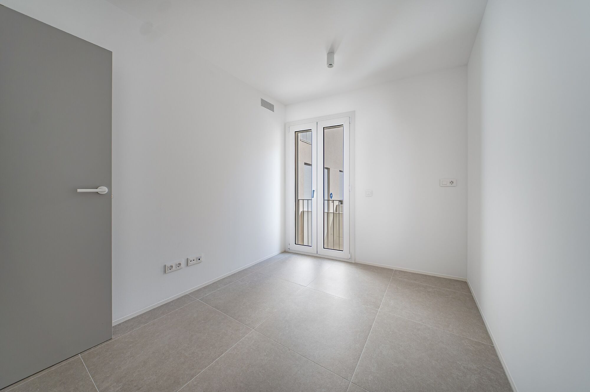 Duplex with Private Patio and Rooftop Community Pool by Camp Nou