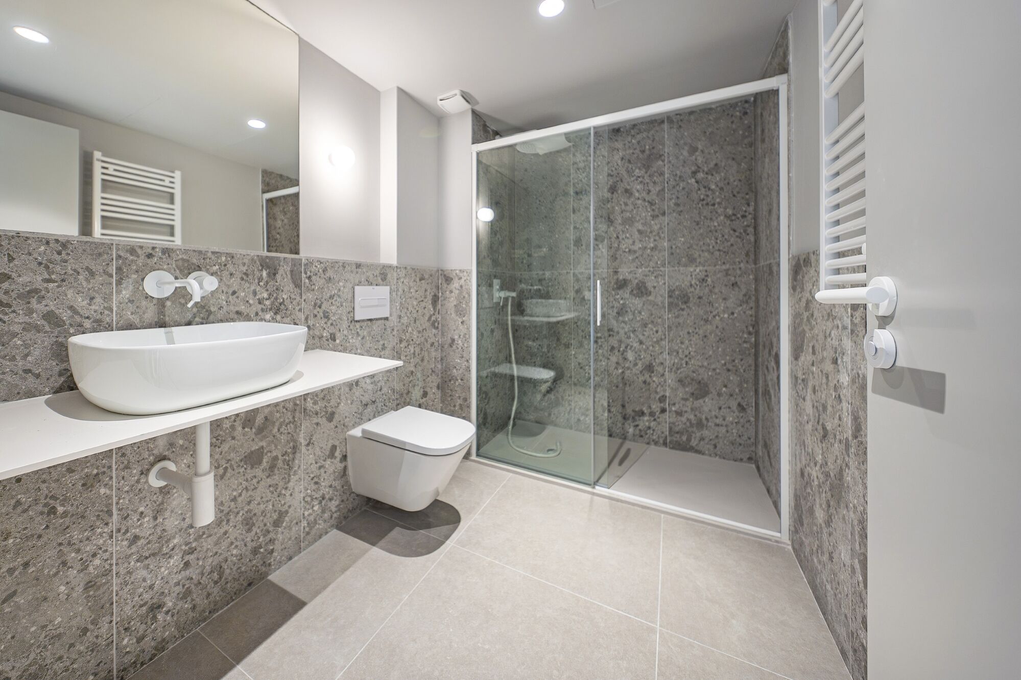 Duplex with Private Patio and Rooftop Community Pool by Camp Nou