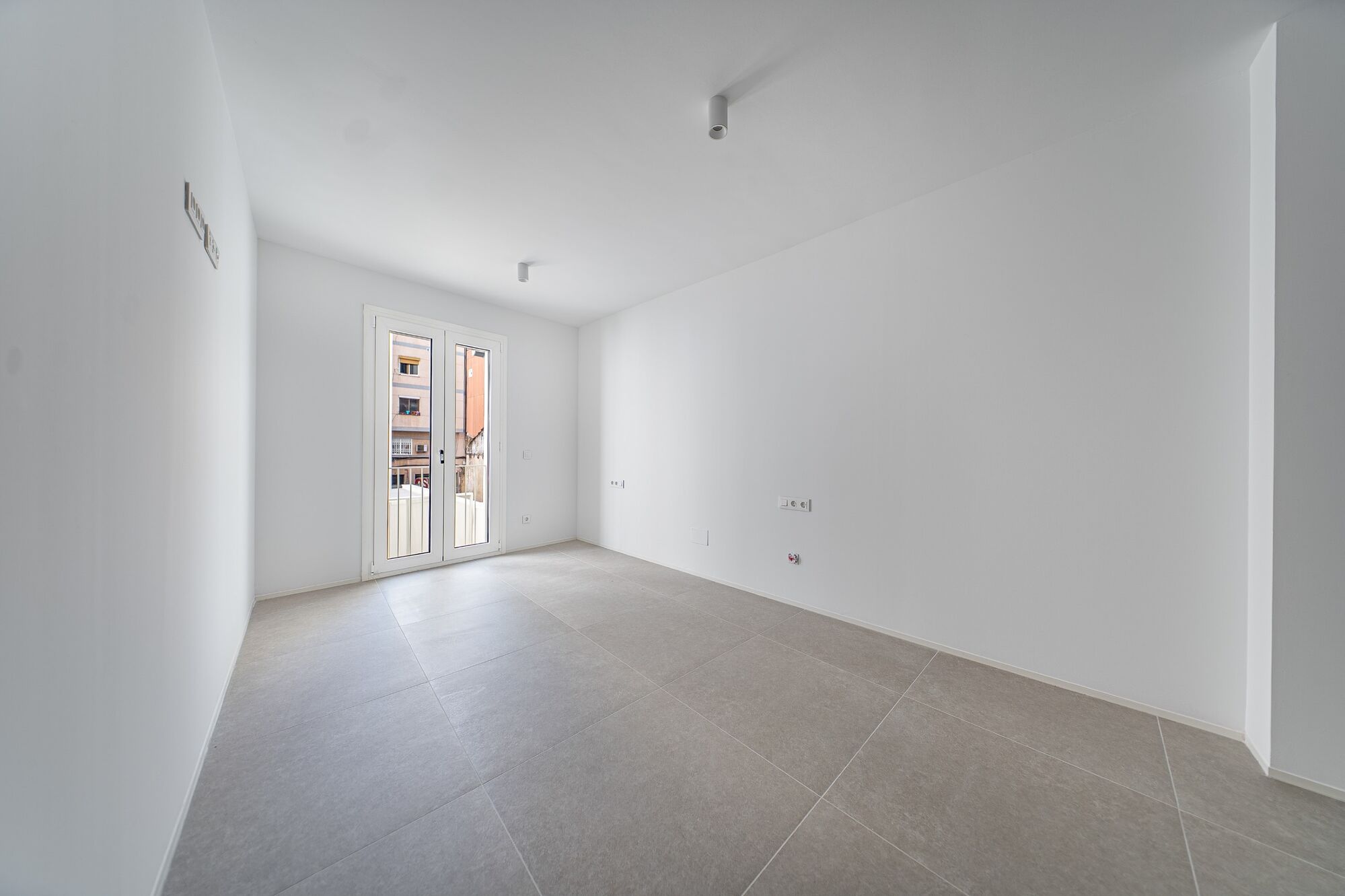 Duplex with Private Patio and Rooftop Community Pool by Camp Nou