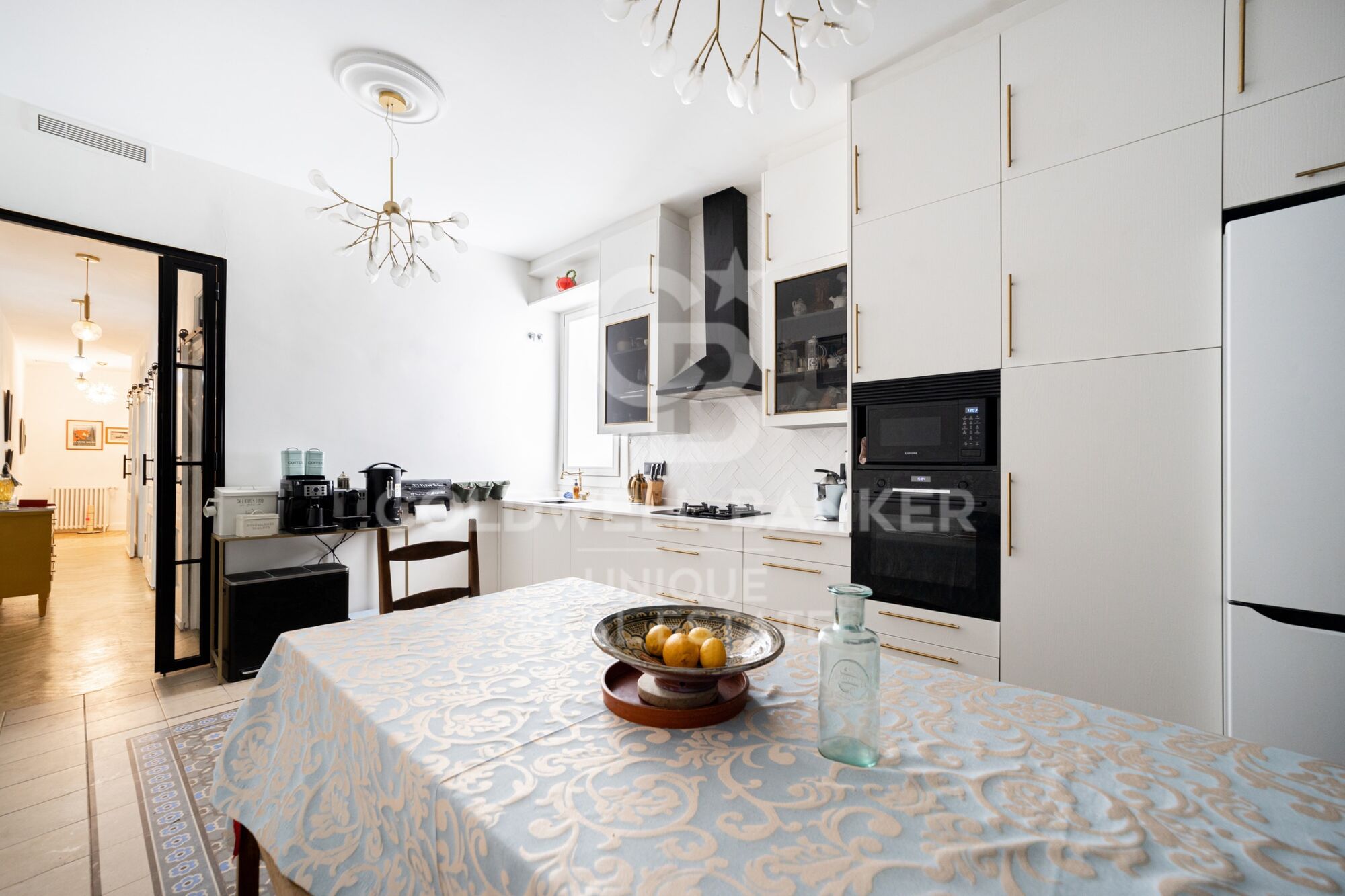 Außenliegende Wohnung mit 3 Schlafzimmern im Barrio de Las Letras, Madrid