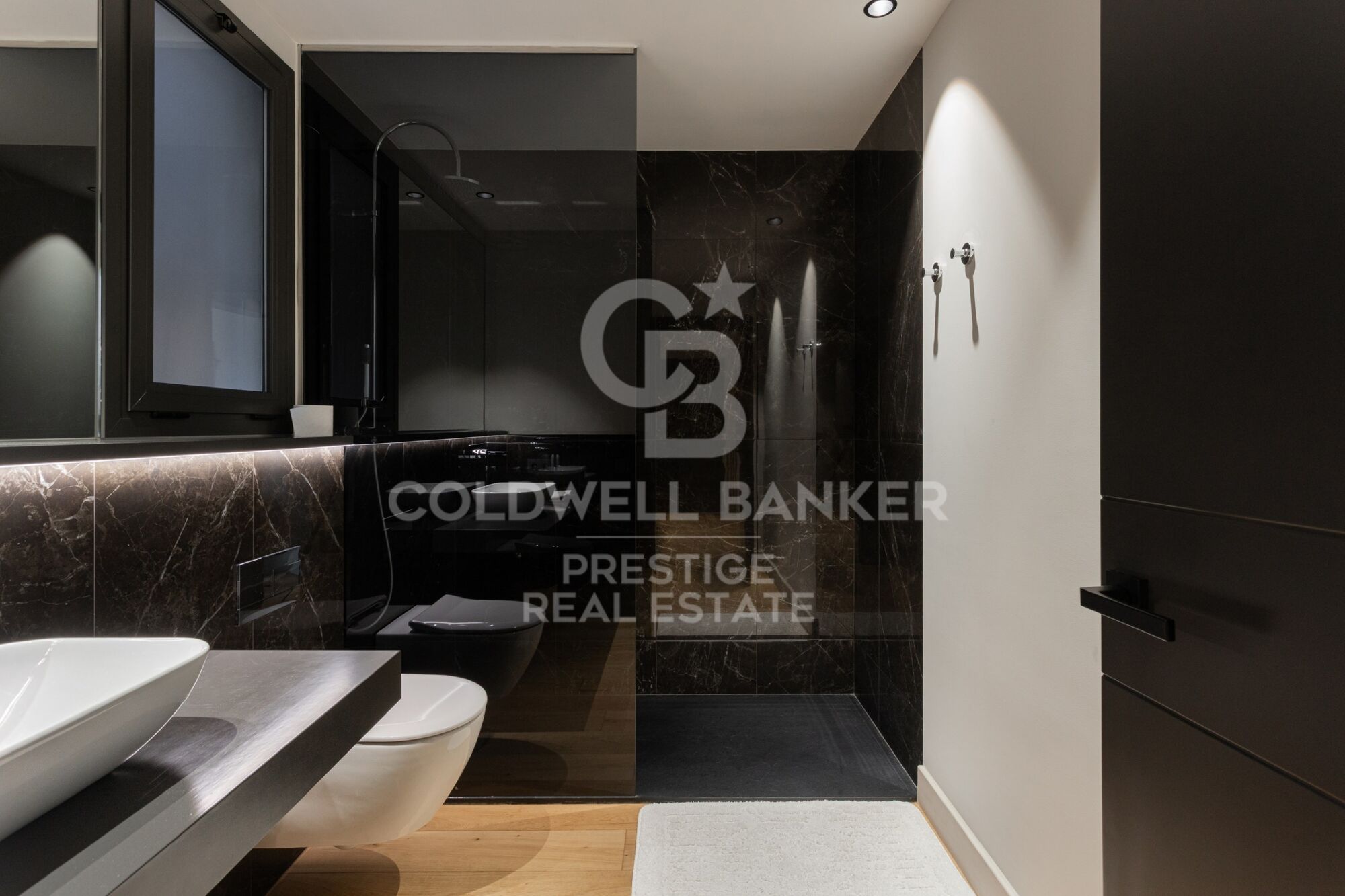 Piso impecable cerca de Francesc Macià, con parking inlcuído