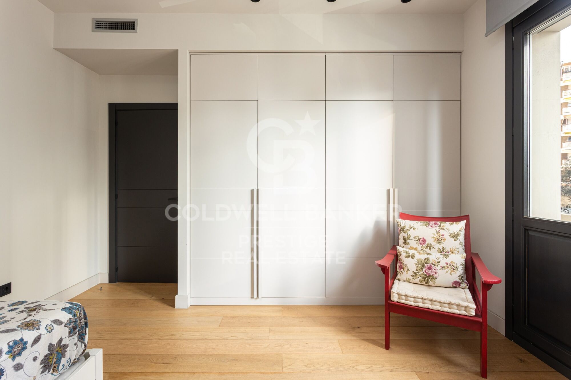 Piso impecable cerca de Francesc Macià, con parking inlcuído