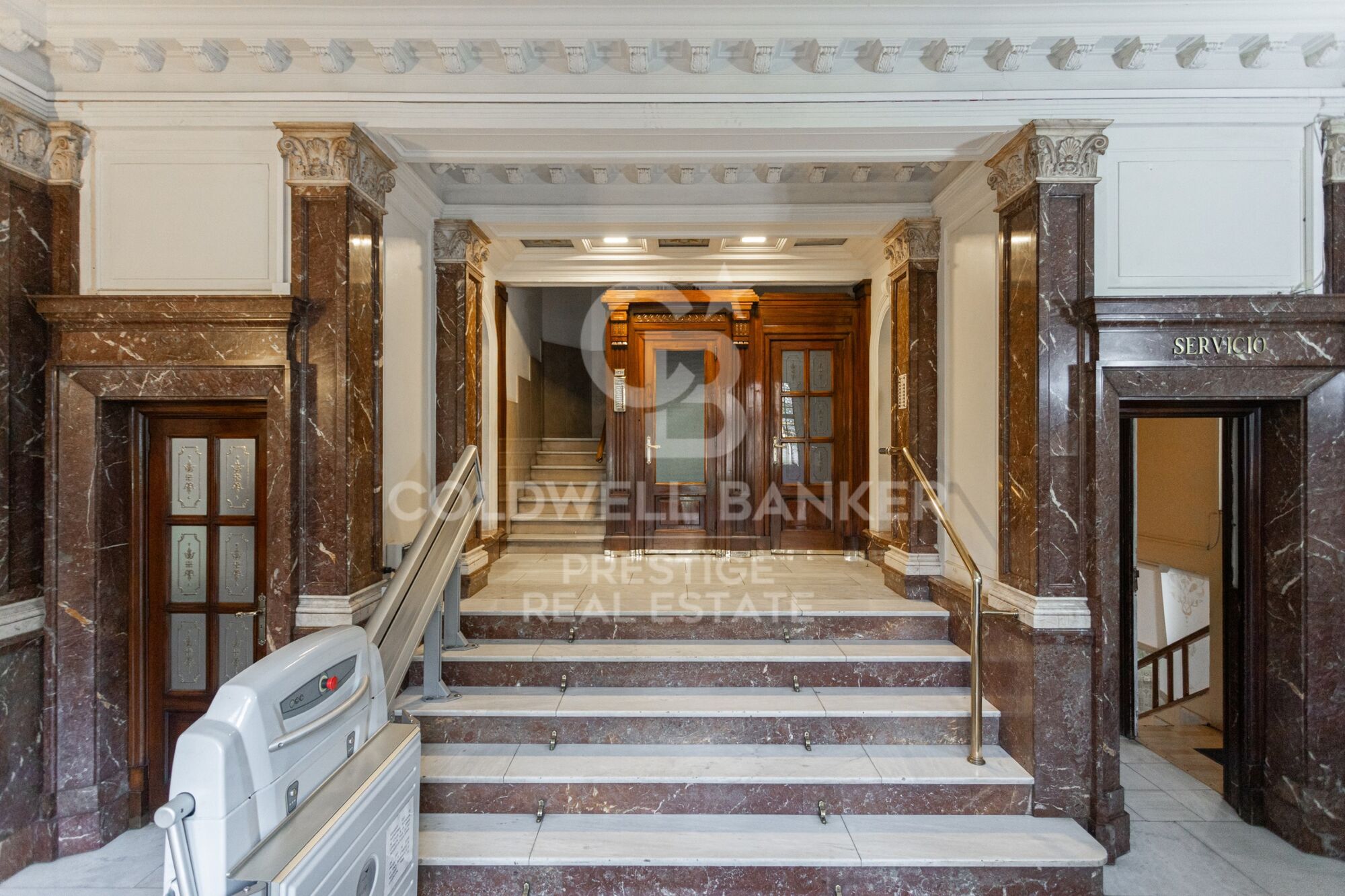 Piso impecable cerca de Francesc Macià, con parking inlcuído