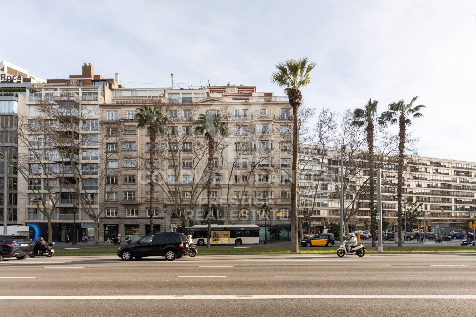 Piso impecable cerca de Francesc Macià, con parking inlcuído