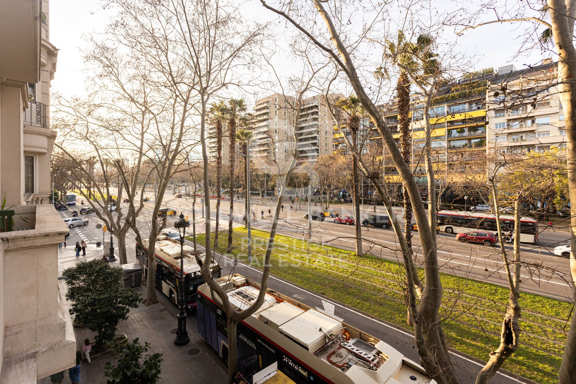 Piso impecable cerca de Francesc Macià, con parking inlcuído