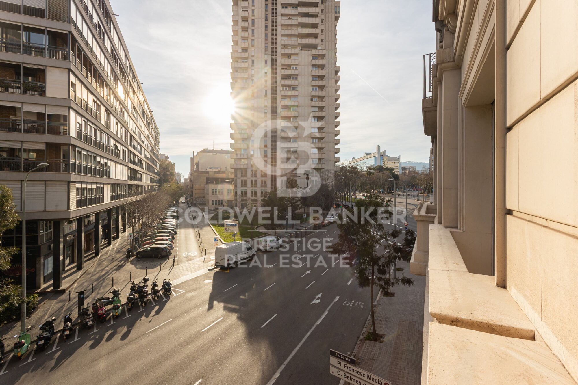 Piso impecable cerca de Francesc Macià, con parking inlcuído