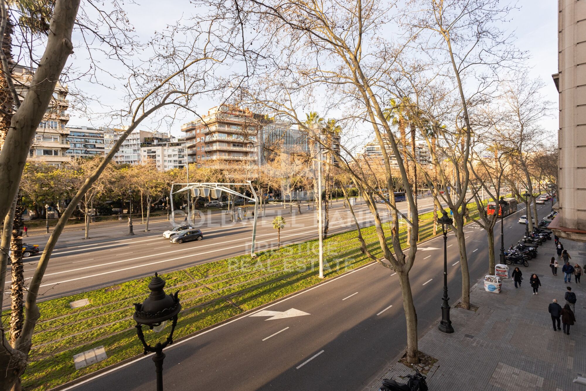 Piso impecable cerca de Francesc Macià, con parking inlcuído