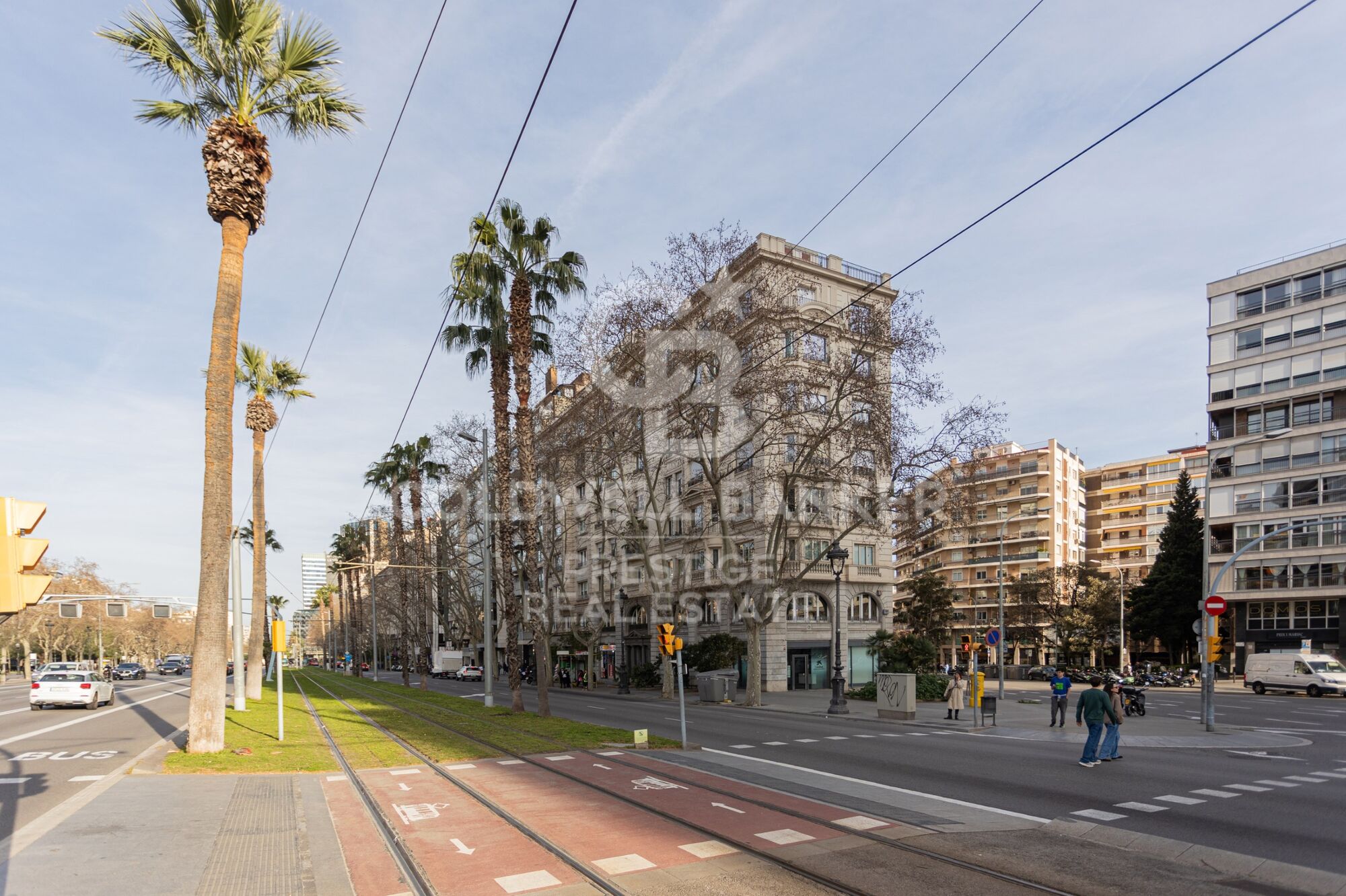 Piso impecable cerca de Francesc Macià, con parking inlcuído