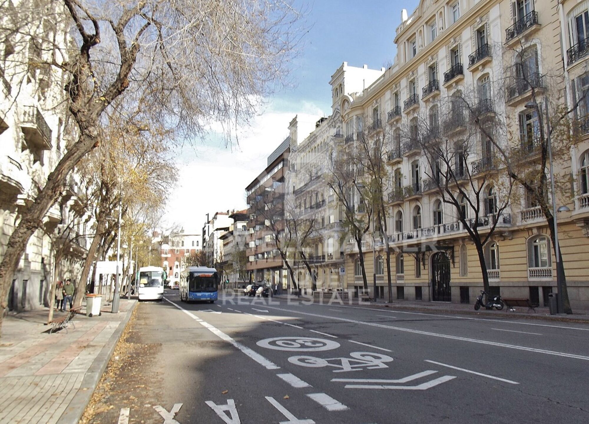 Piso reformado con tres dormitorios en el corazón de Almagro