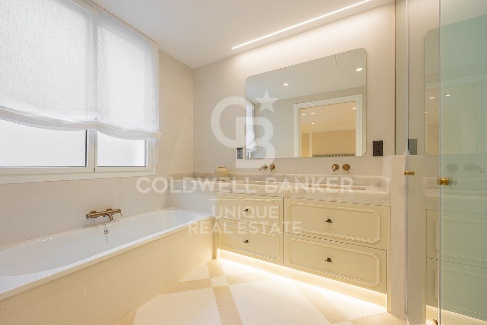 Flat 3 Bedrooms Sale Madrid