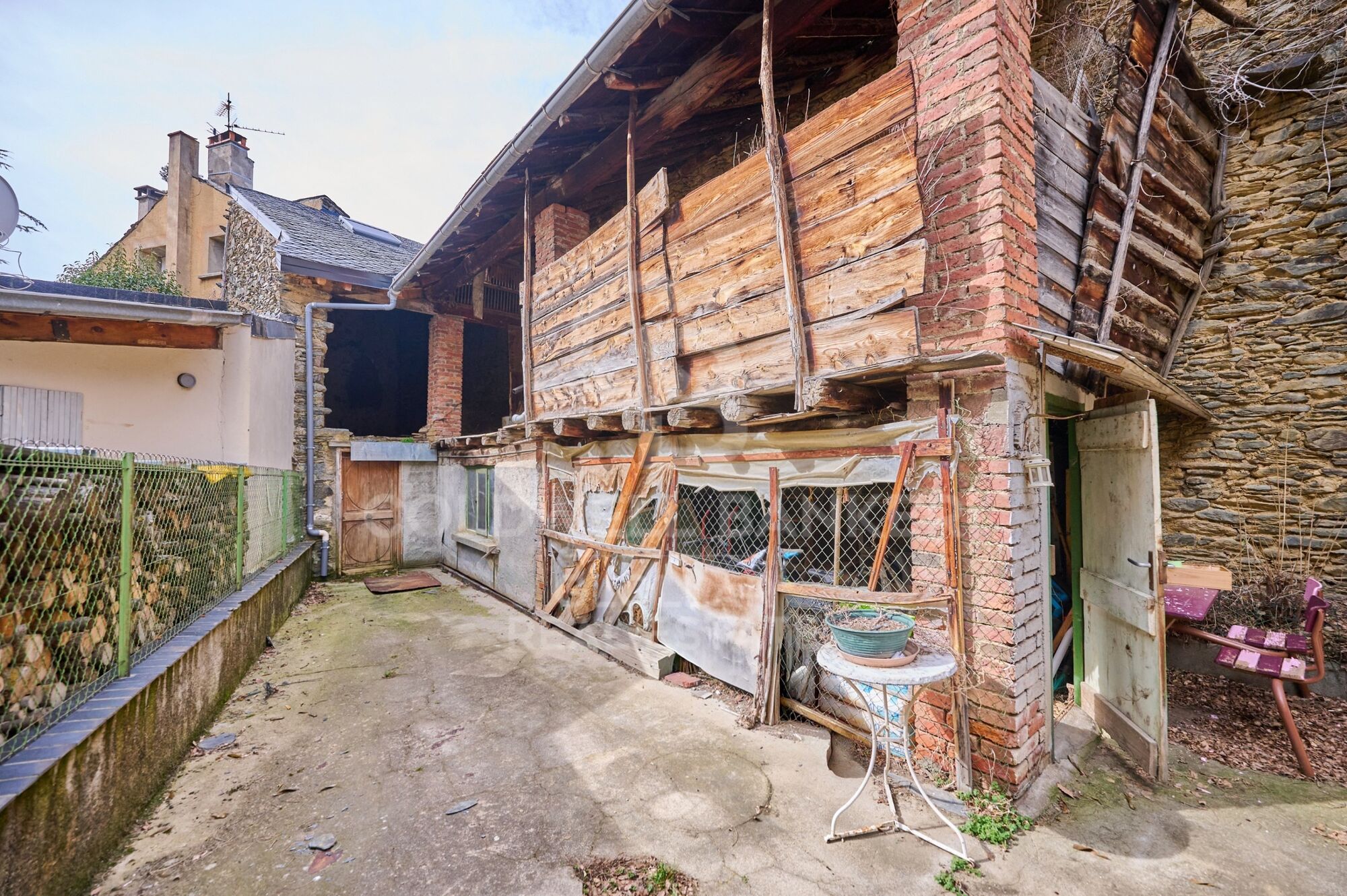 Casa de pueblo con gran potencial en Osséja