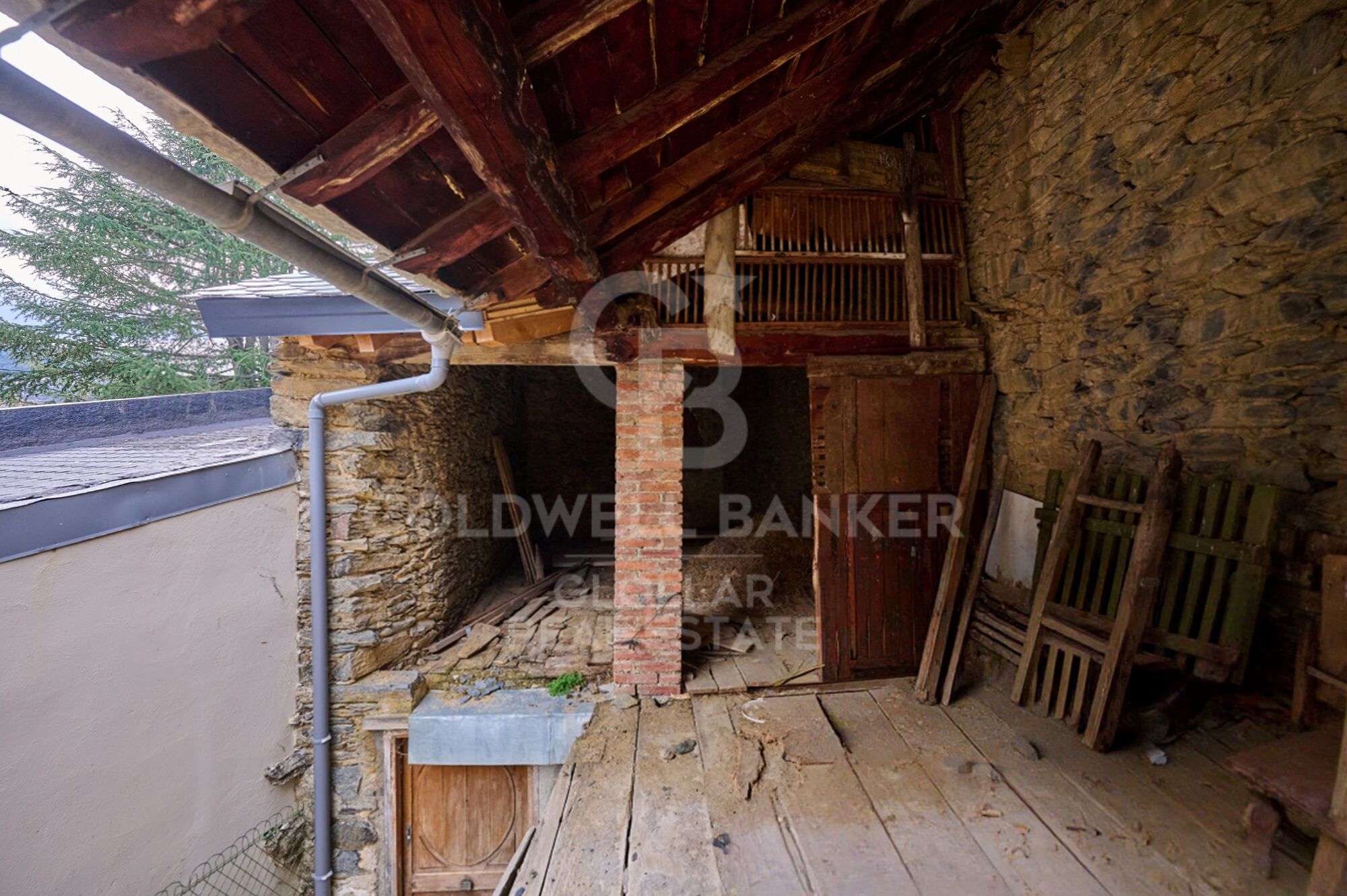 Casa de pueblo con gran potencial en Osséja